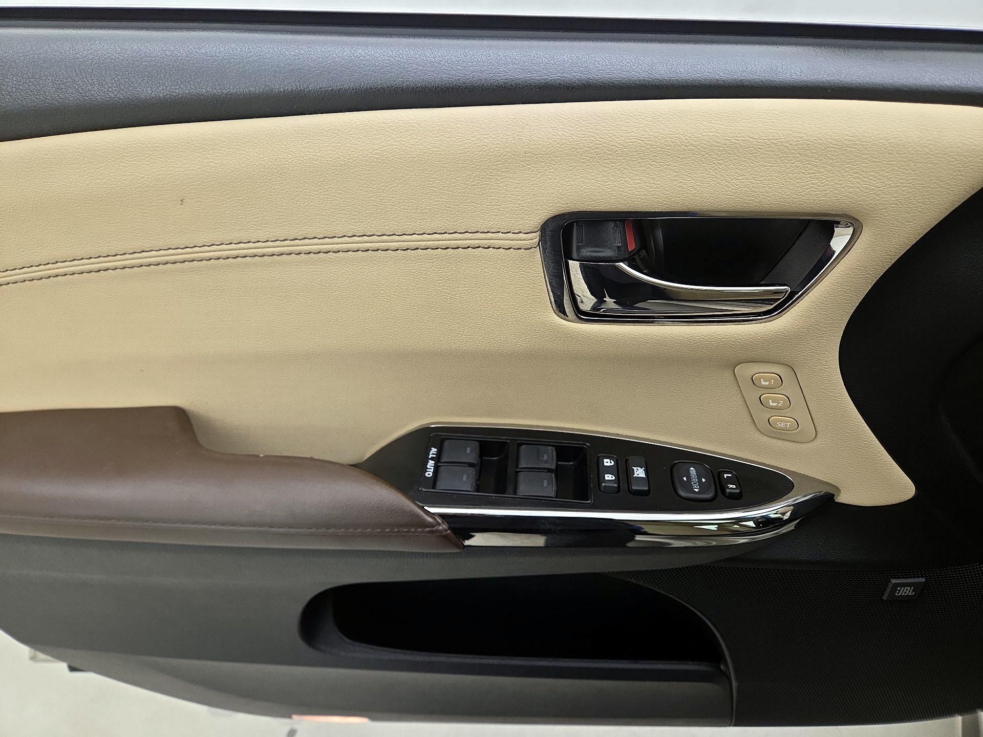 Thumbnail: 2018 Toyota Avalon - 12