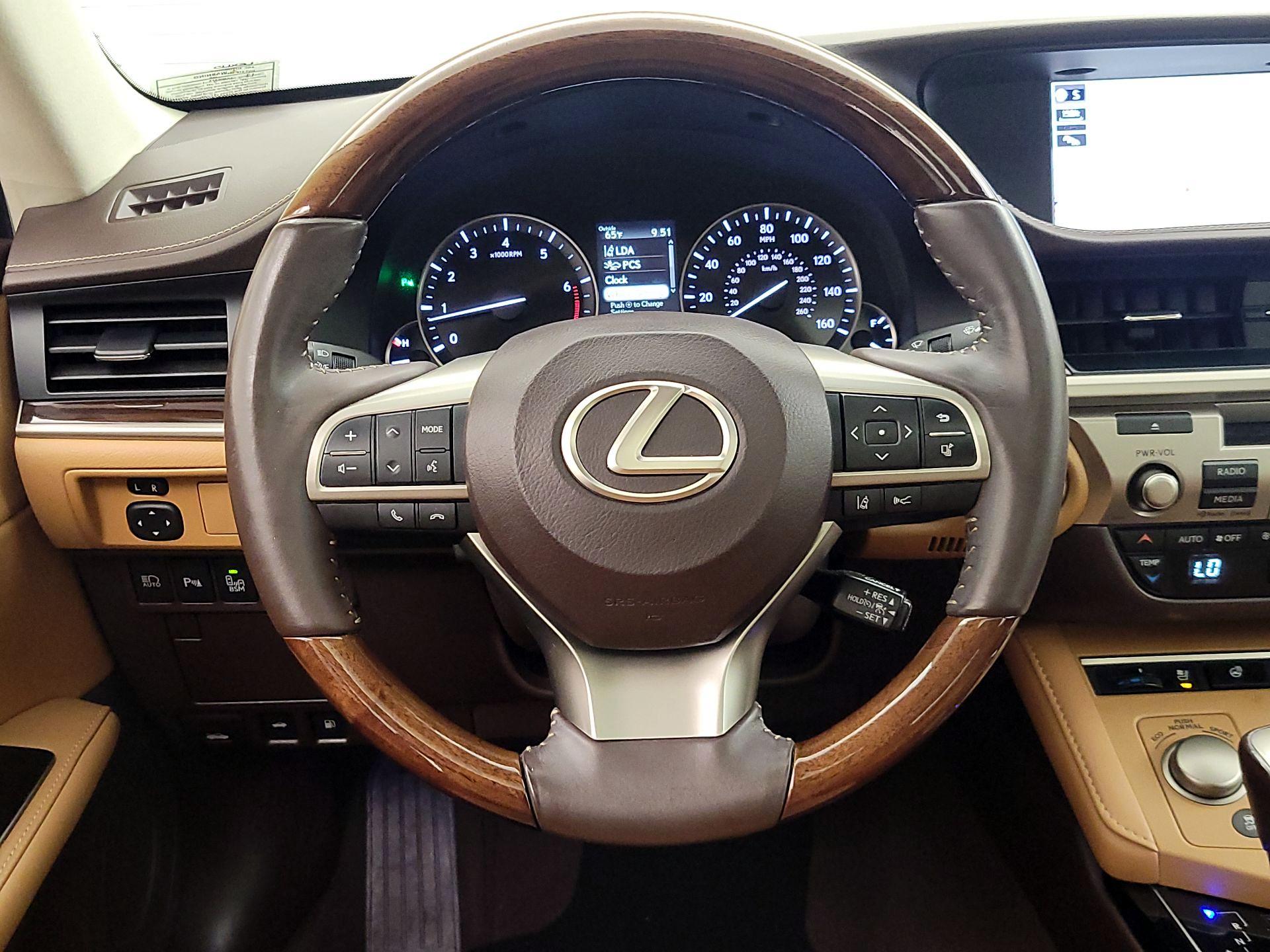 Thumbnail: 2017 Lexus ES - 10