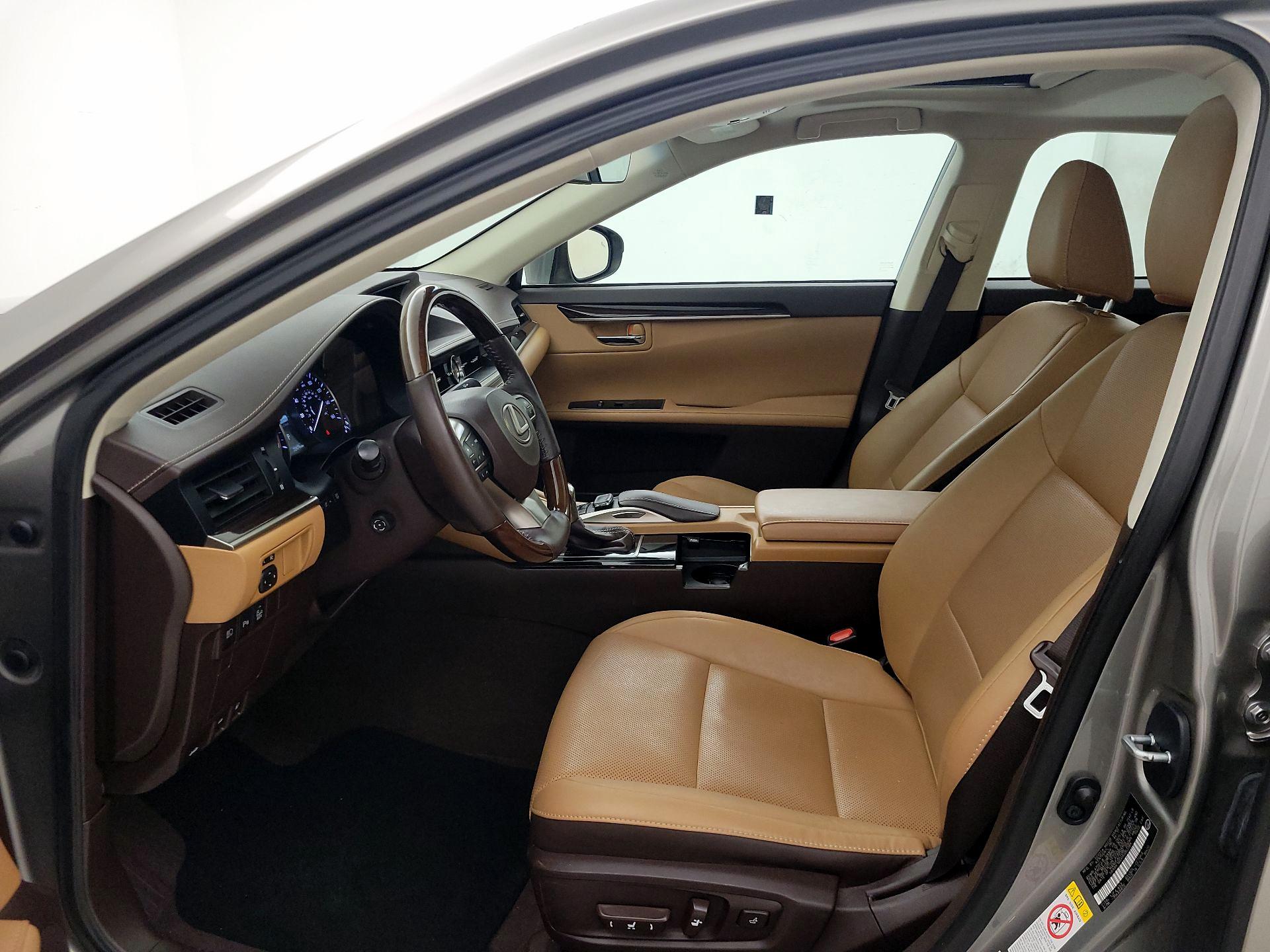 Thumbnail: 2017 Lexus ES - 11