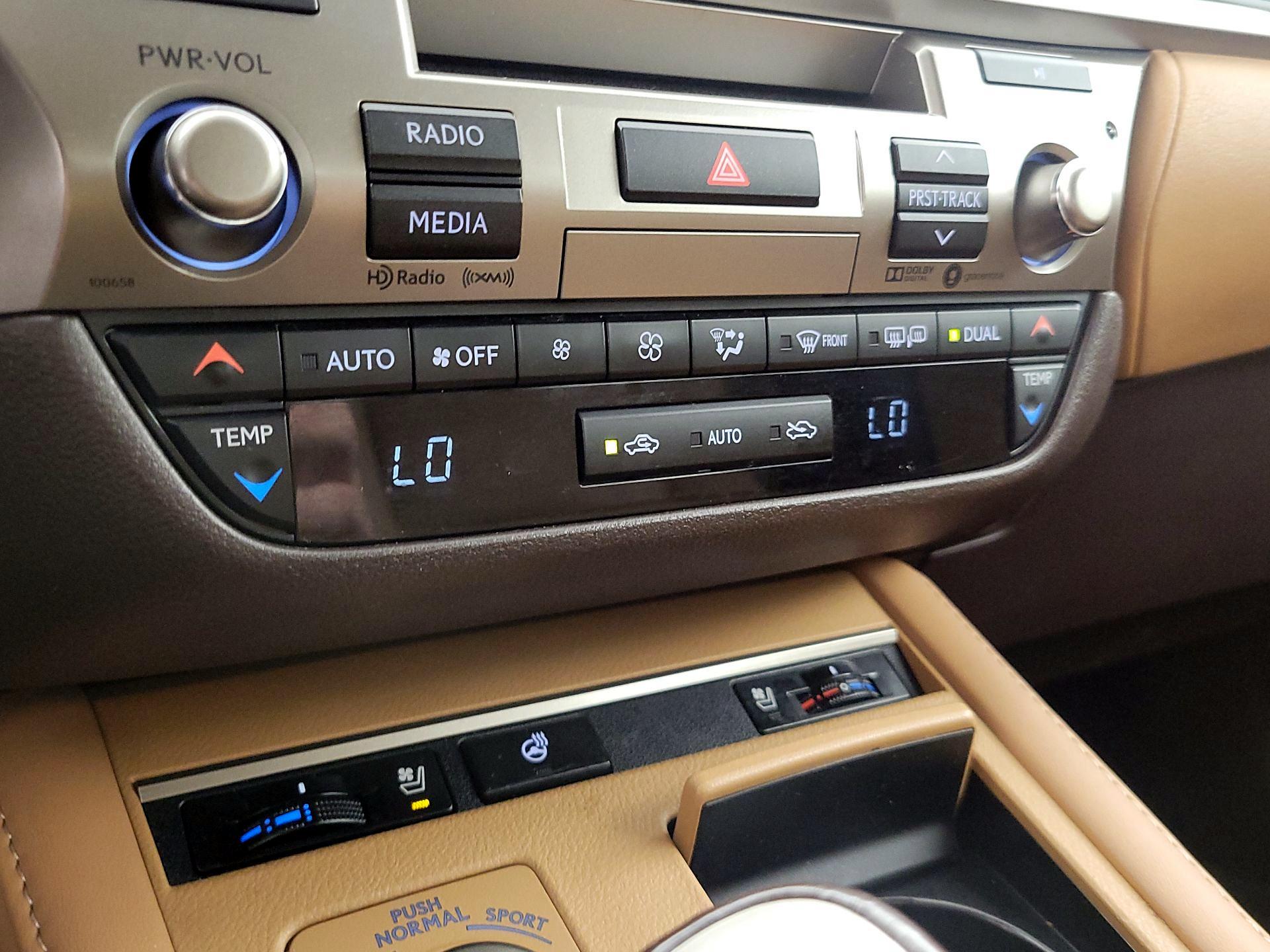 Thumbnail: 2017 Lexus ES - 17