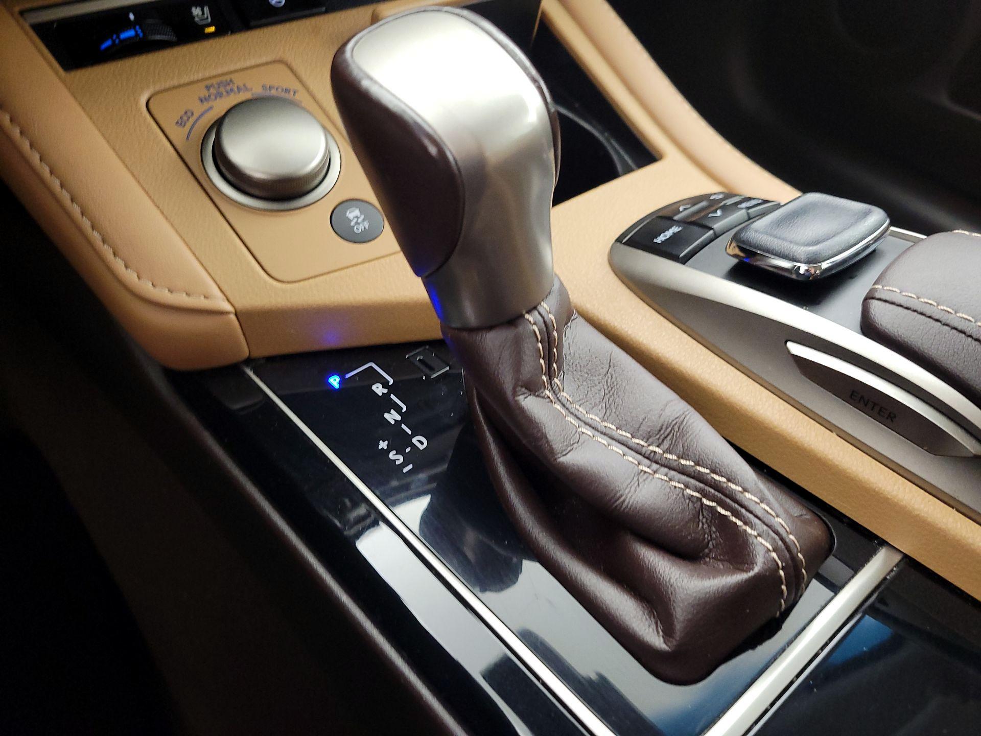Thumbnail: 2017 Lexus ES - 18