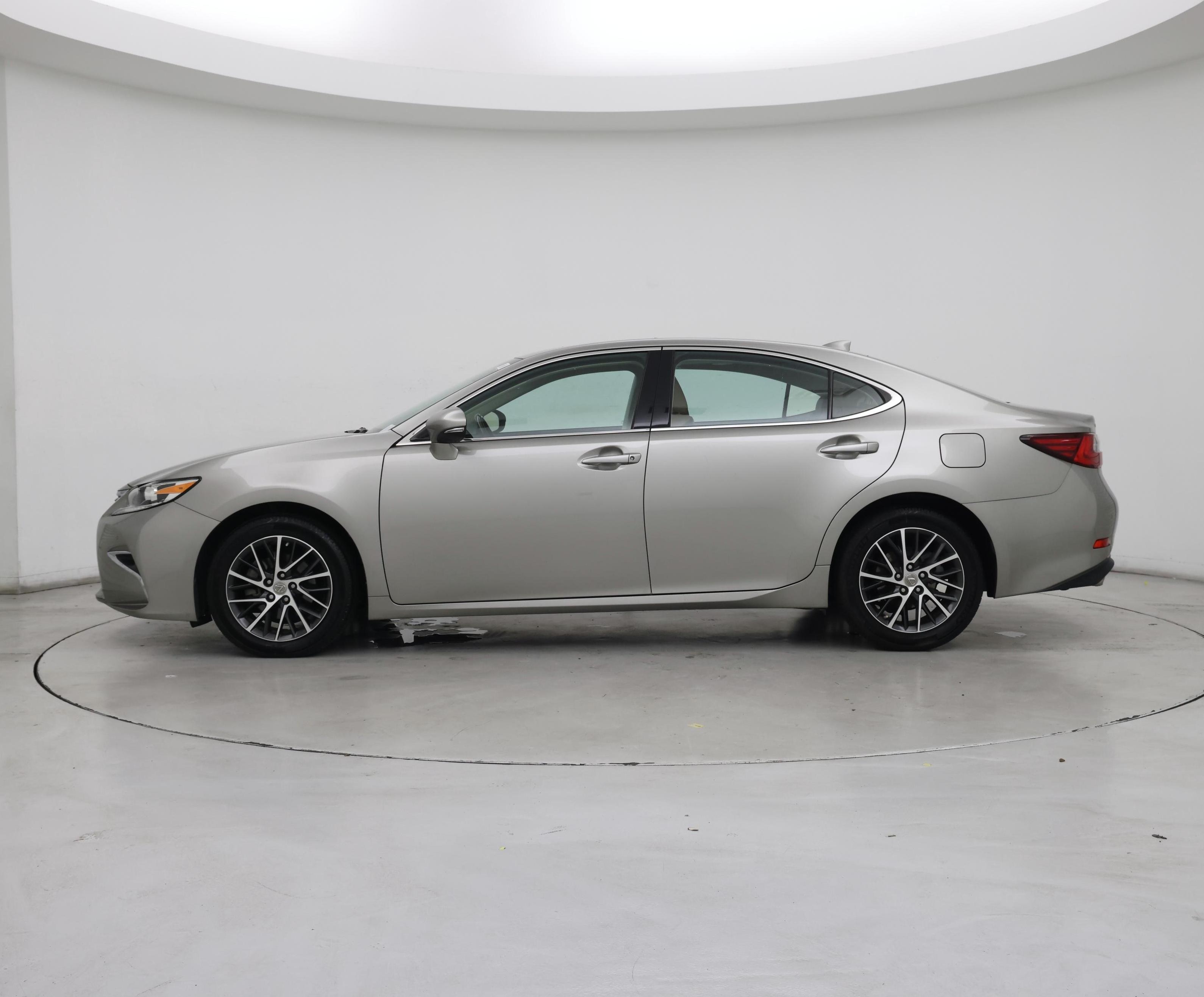 Thumbnail: 2017 Lexus ES - 3