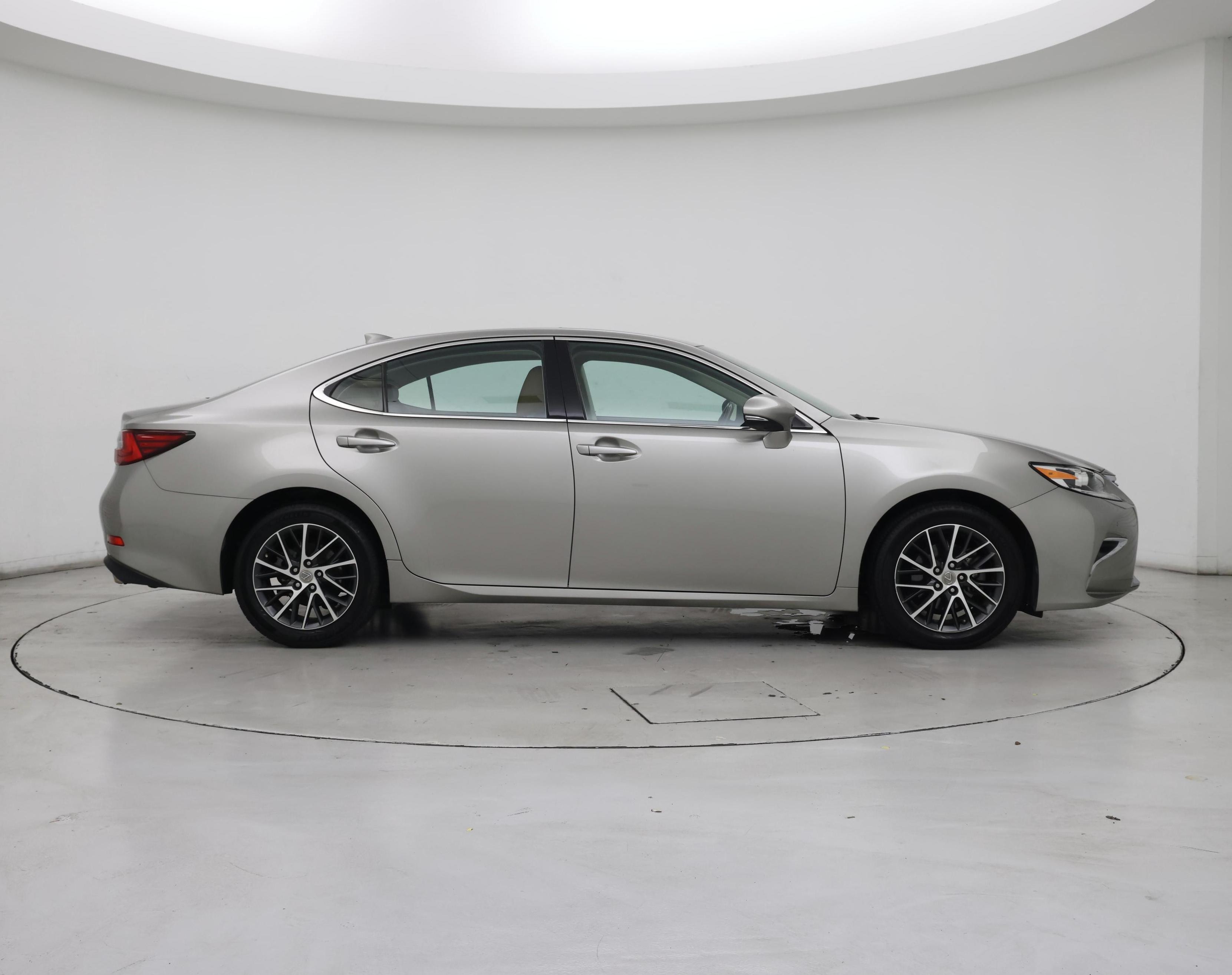 Thumbnail: 2017 Lexus ES - 7