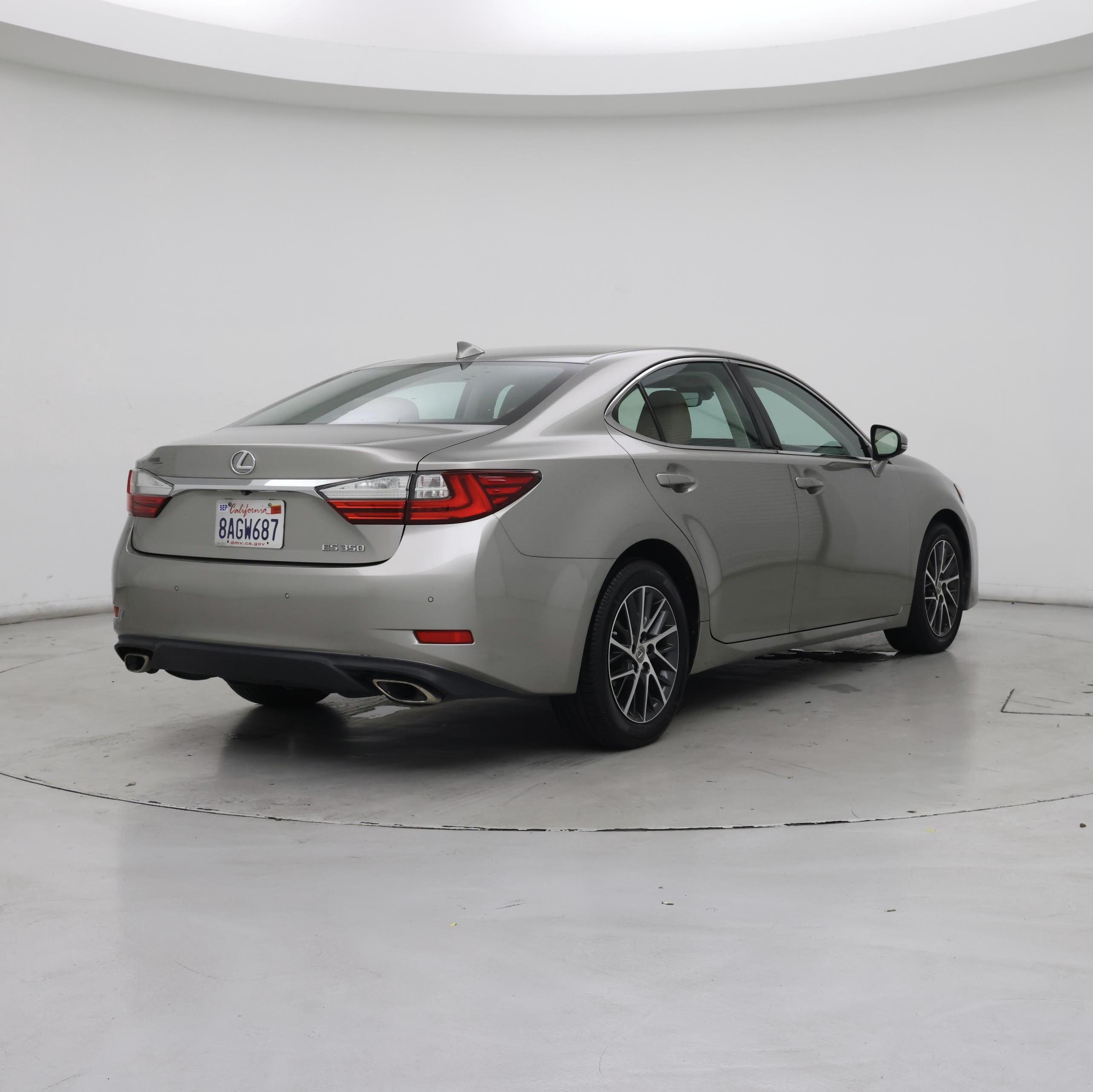 Thumbnail: 2017 Lexus ES - 8