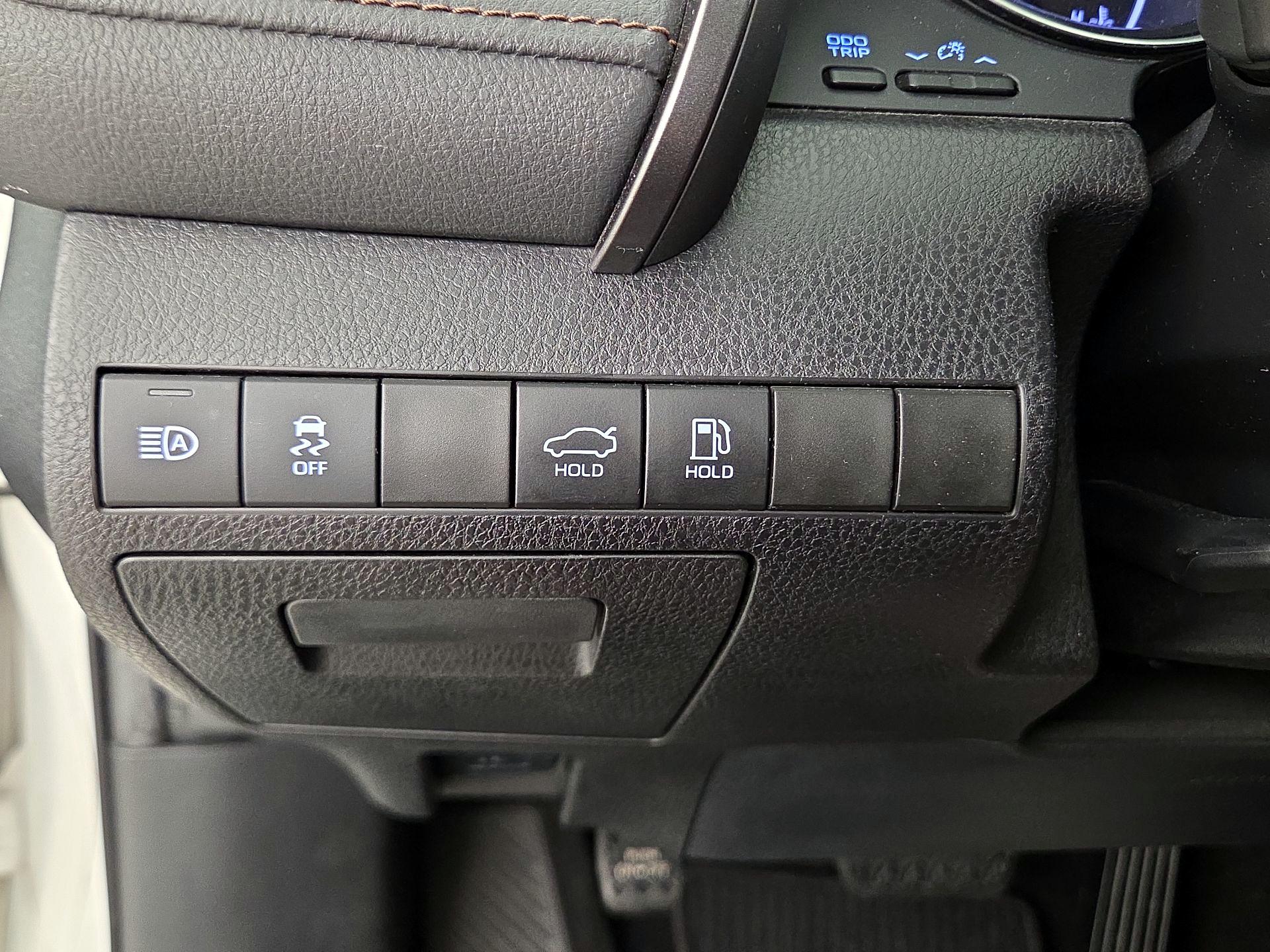 Thumbnail: 2019 Toyota Camry - 13
