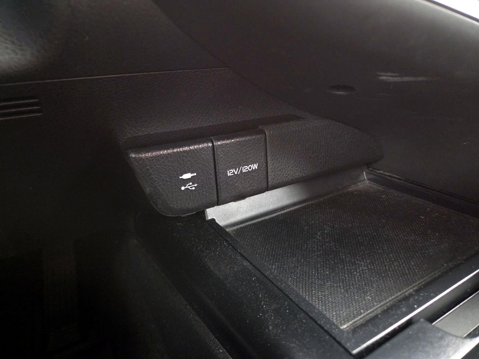 Thumbnail: 2019 Toyota Camry - 18