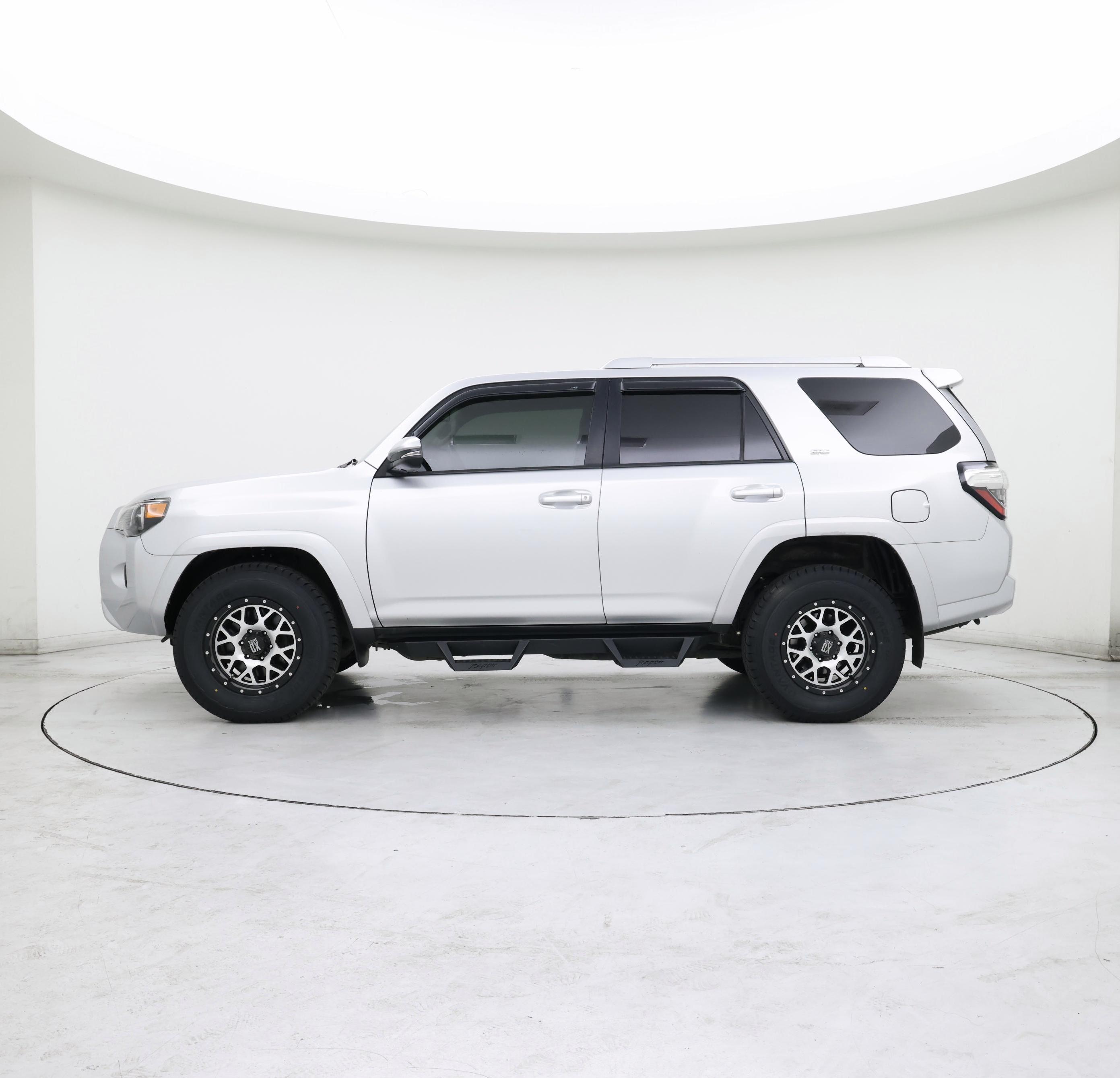 Thumbnail: 2018 Toyota 4Runner - 3