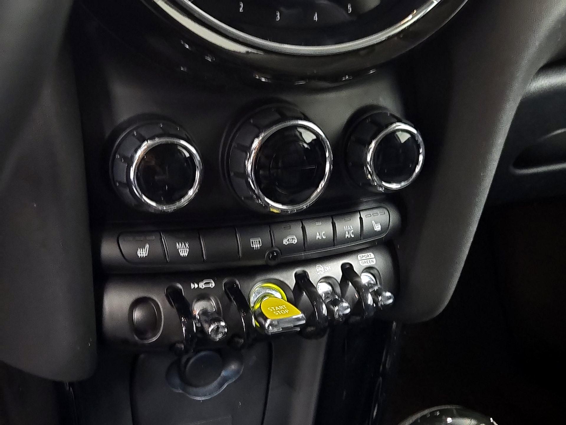 Thumbnail: 2022 MINI Cooper Hardtop - 17