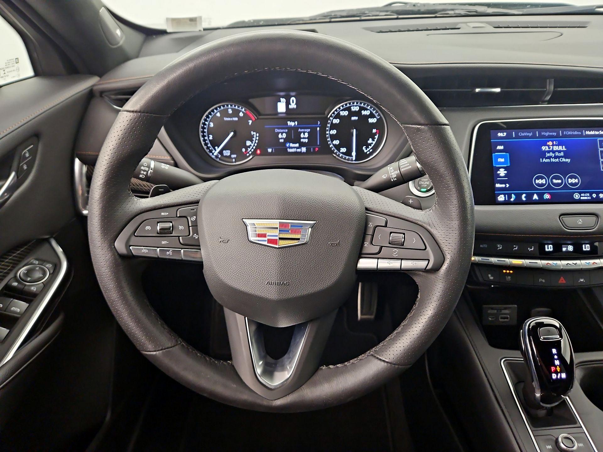 Thumbnail: 2023 Cadillac XT4 - 10