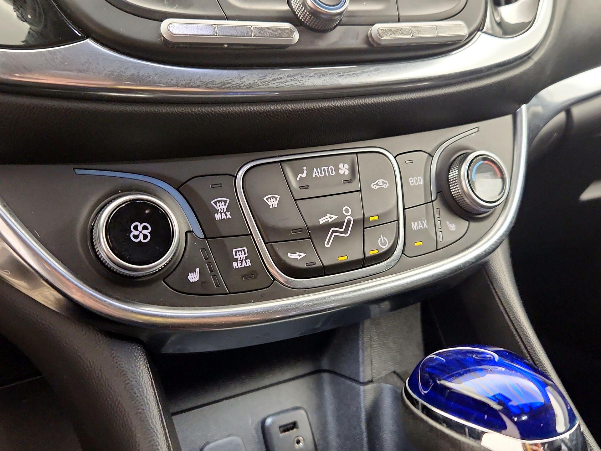 Thumbnail: 2018 Chevrolet Volt - 17