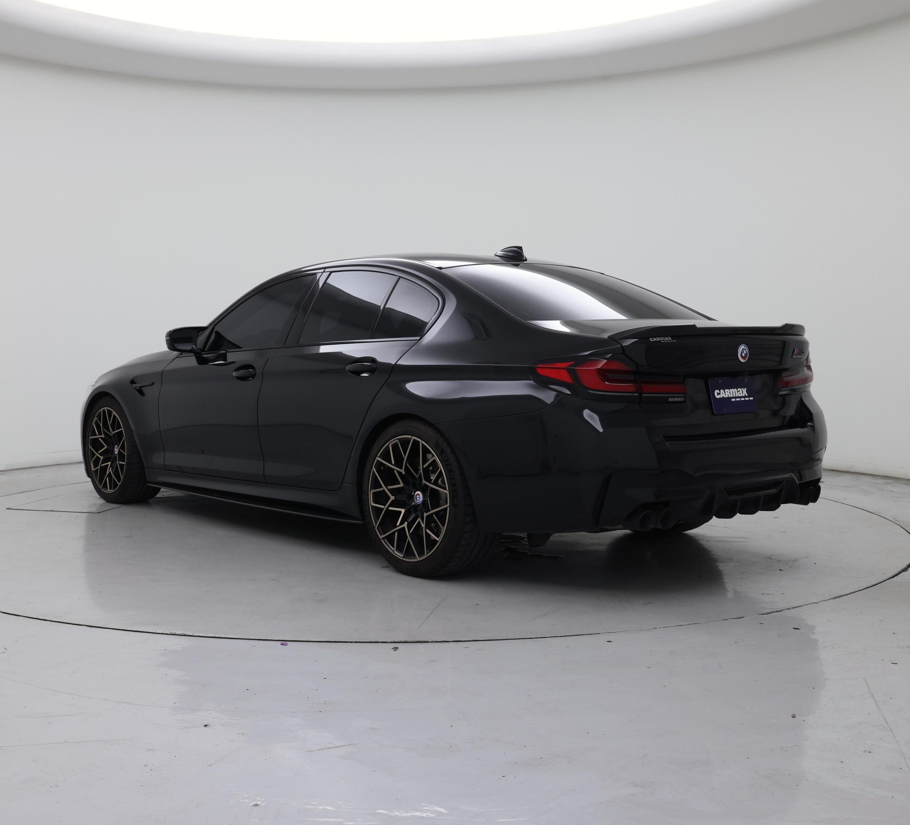 Thumbnail: 2023 BMW M5 - 2