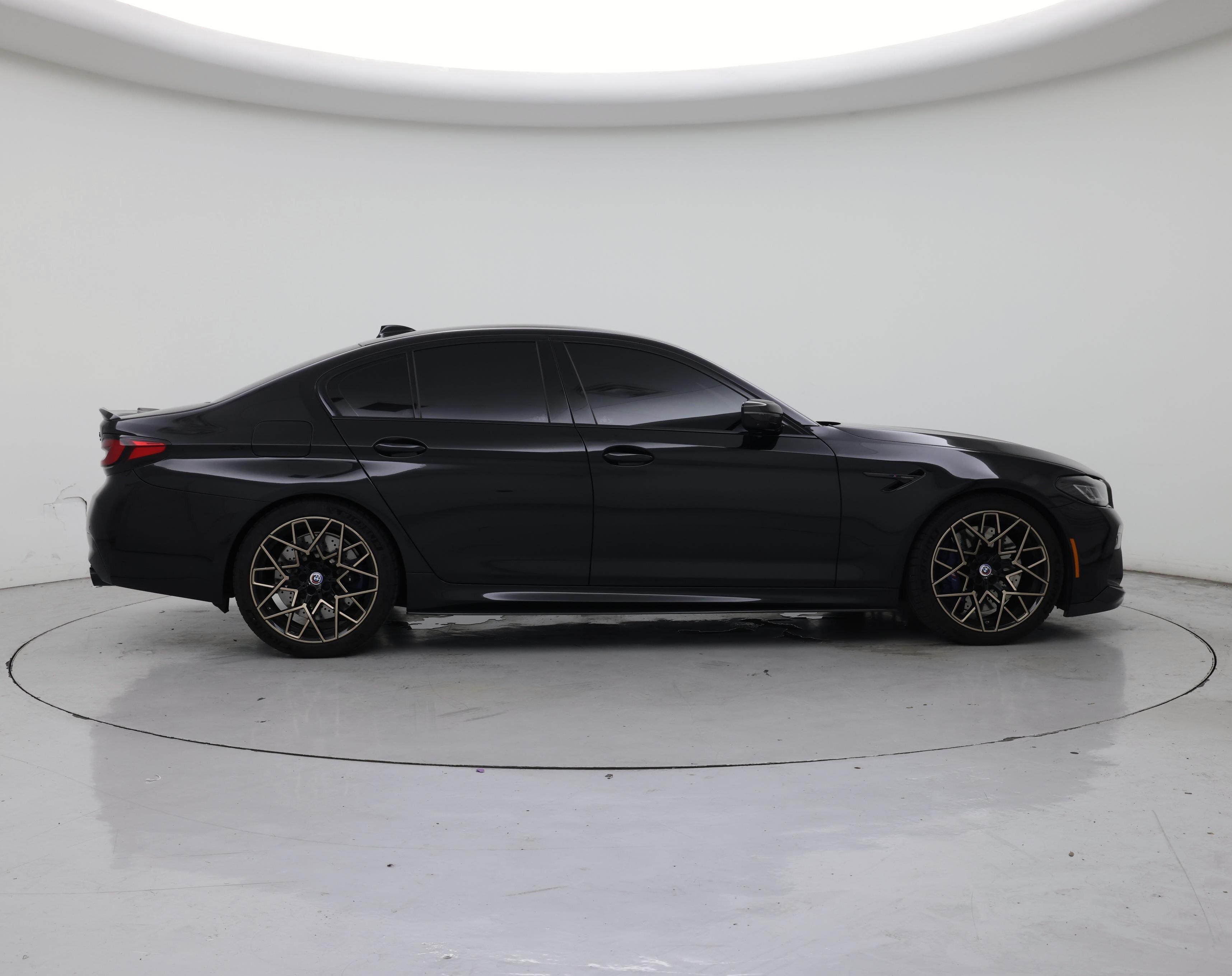Thumbnail: 2023 BMW M5 - 7