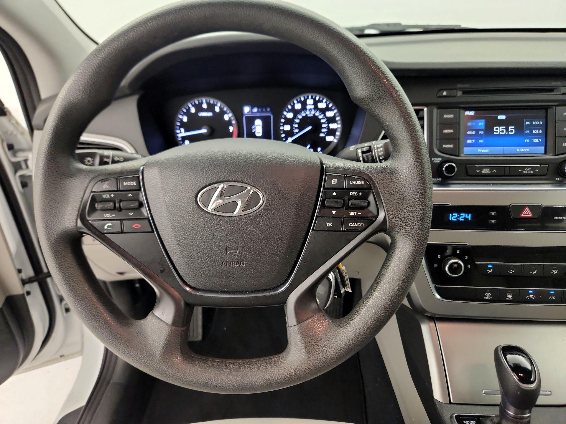 Thumbnail: 2015 Hyundai Sonata - 10