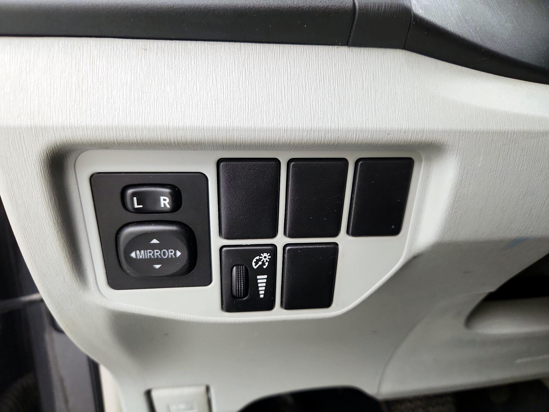 Thumbnail: 2014 Toyota Prius - 13