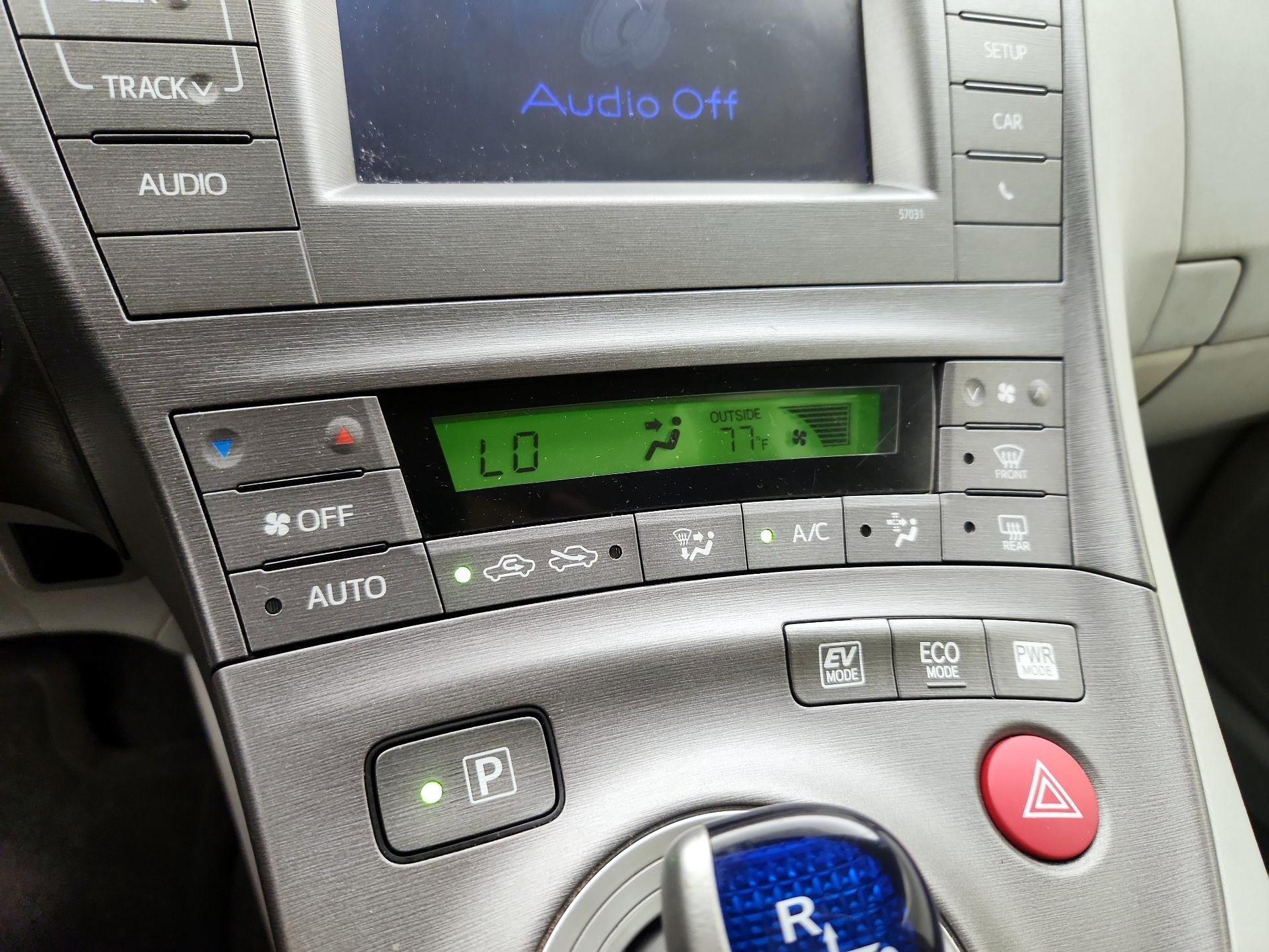 Thumbnail: 2014 Toyota Prius - 16