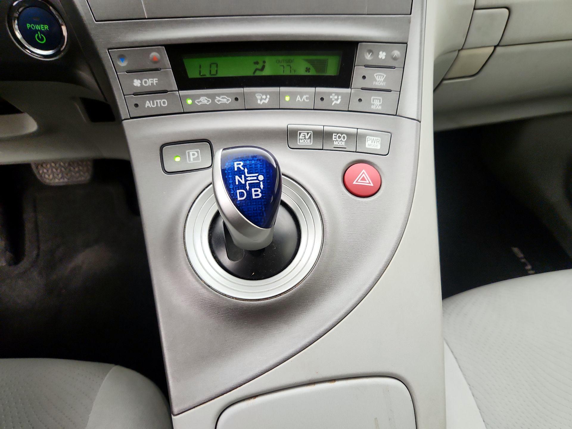 Thumbnail: 2014 Toyota Prius - 17
