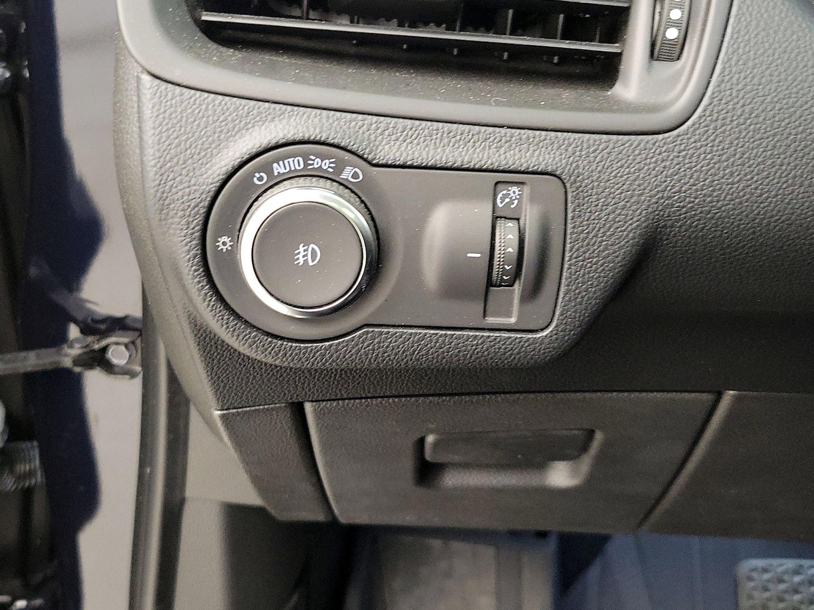 2020 Buick Envision Essence - Photo 14