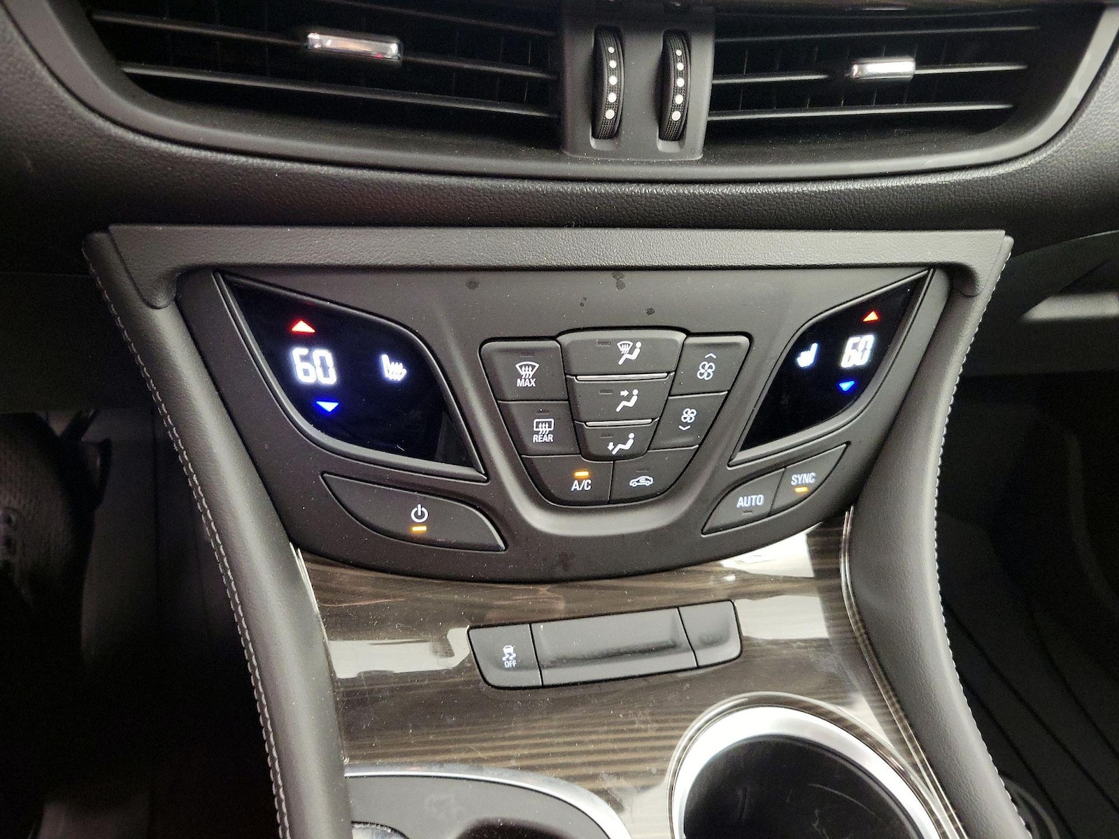 2020 Buick Envision Essence - Photo 18