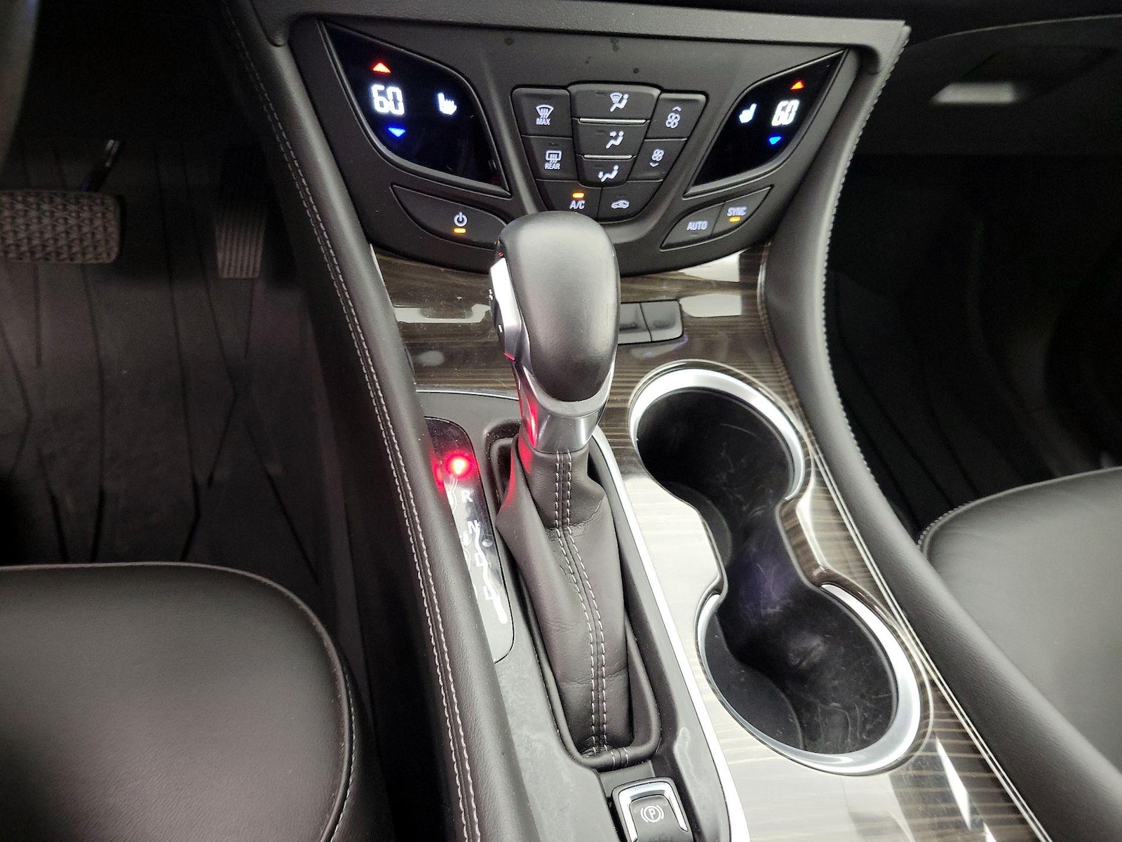 2020 Buick Envision Essence - Photo 19