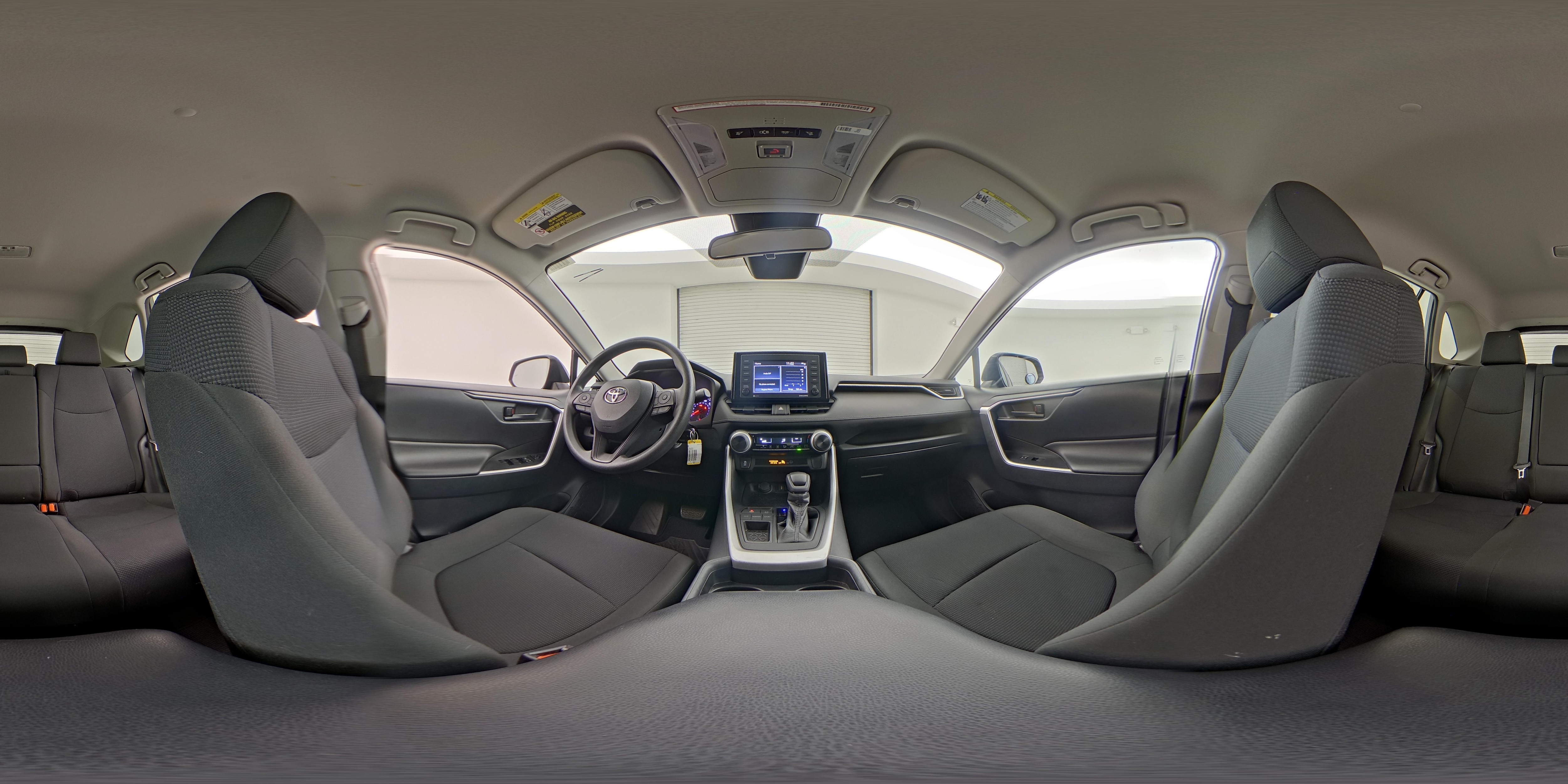 2020 Toyota RAV4 LE - Photo 24