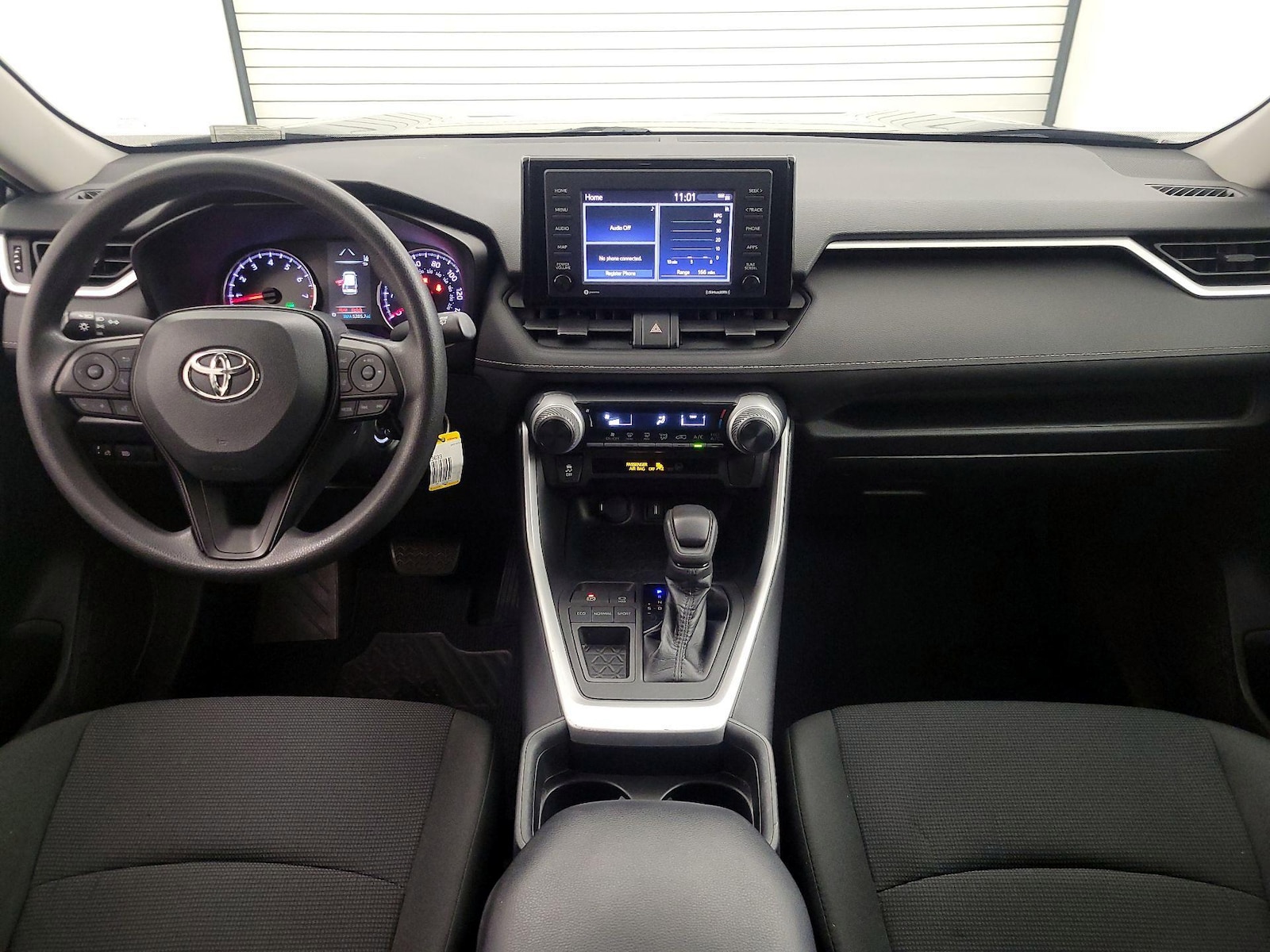 2020 Toyota RAV4 LE - Photo 10
