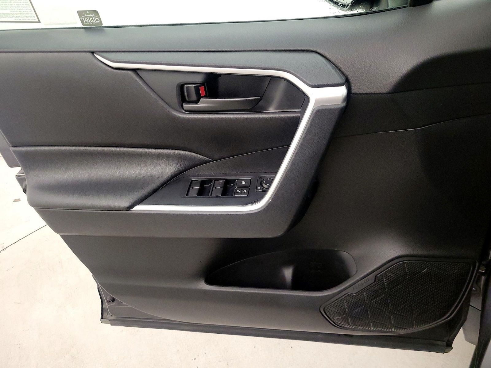 2020 Toyota RAV4 LE - Photo 13