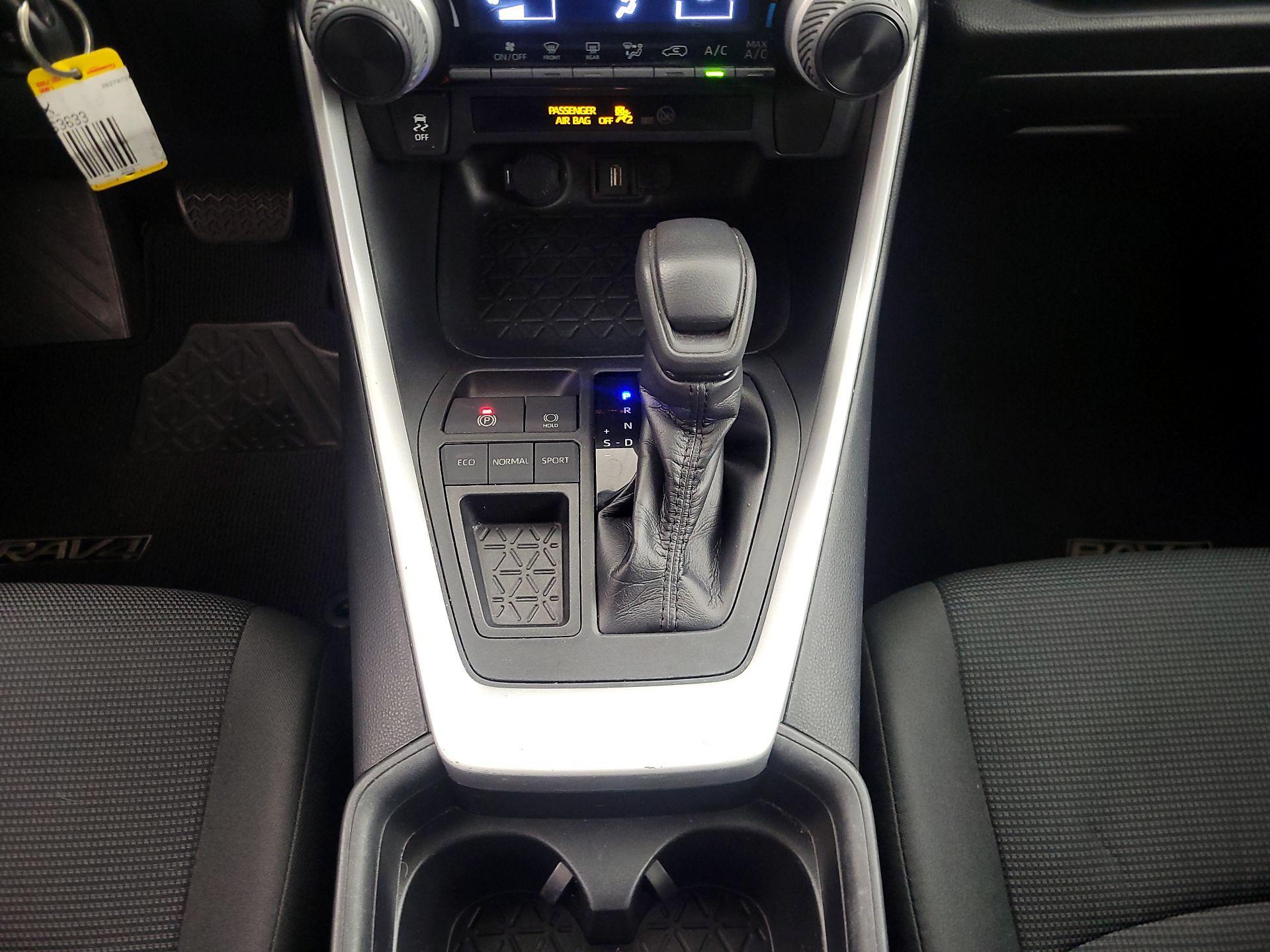 Thumbnail: 2020 Toyota RAV4 - 17