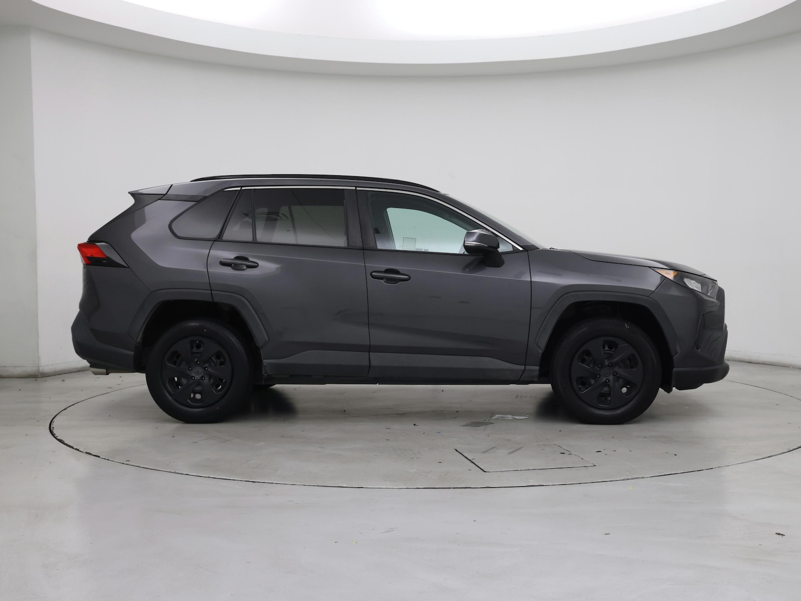 2020 Toyota RAV4 LE - Photo 8