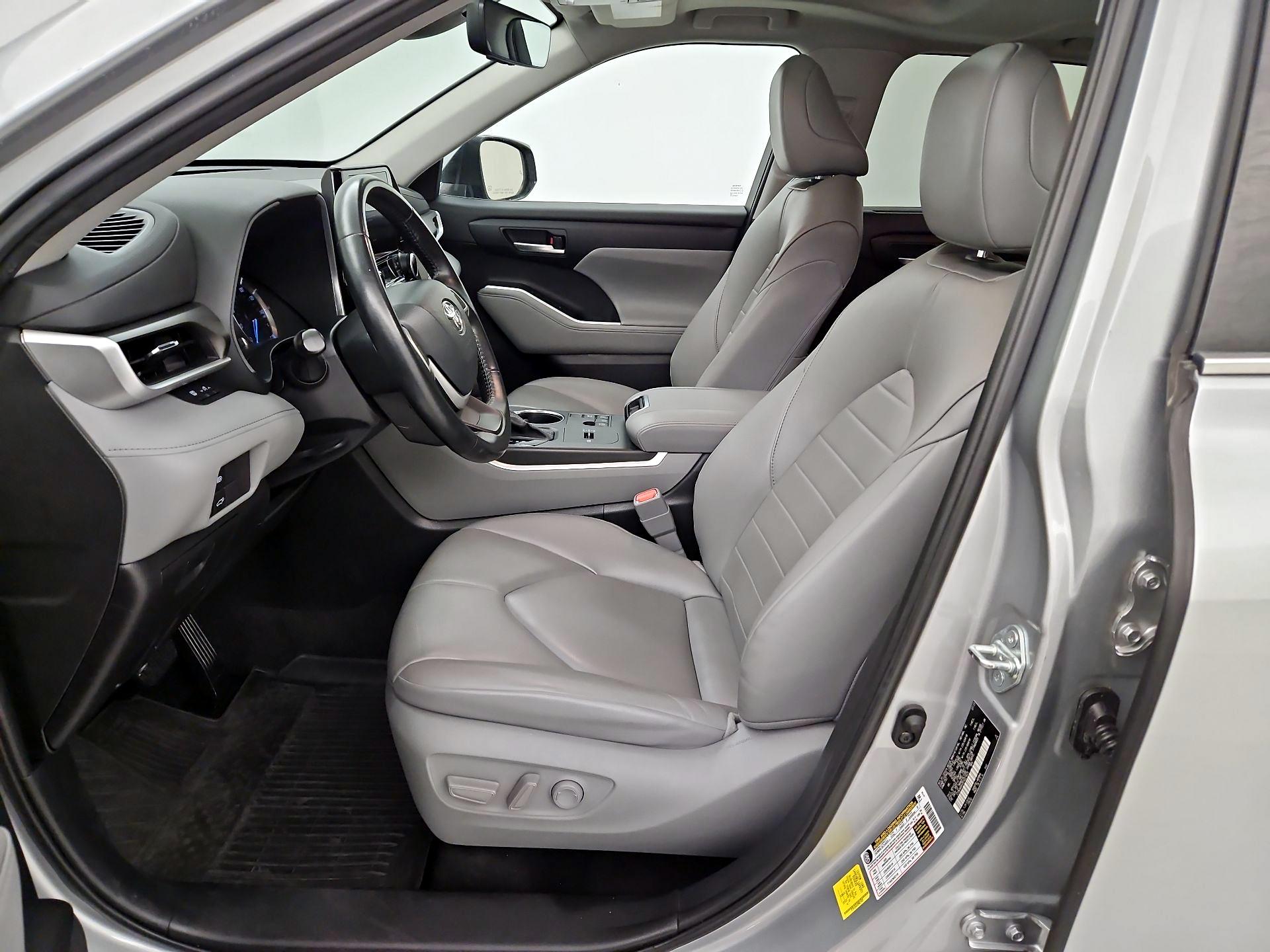 Thumbnail: 2023 Toyota Highlander - 11