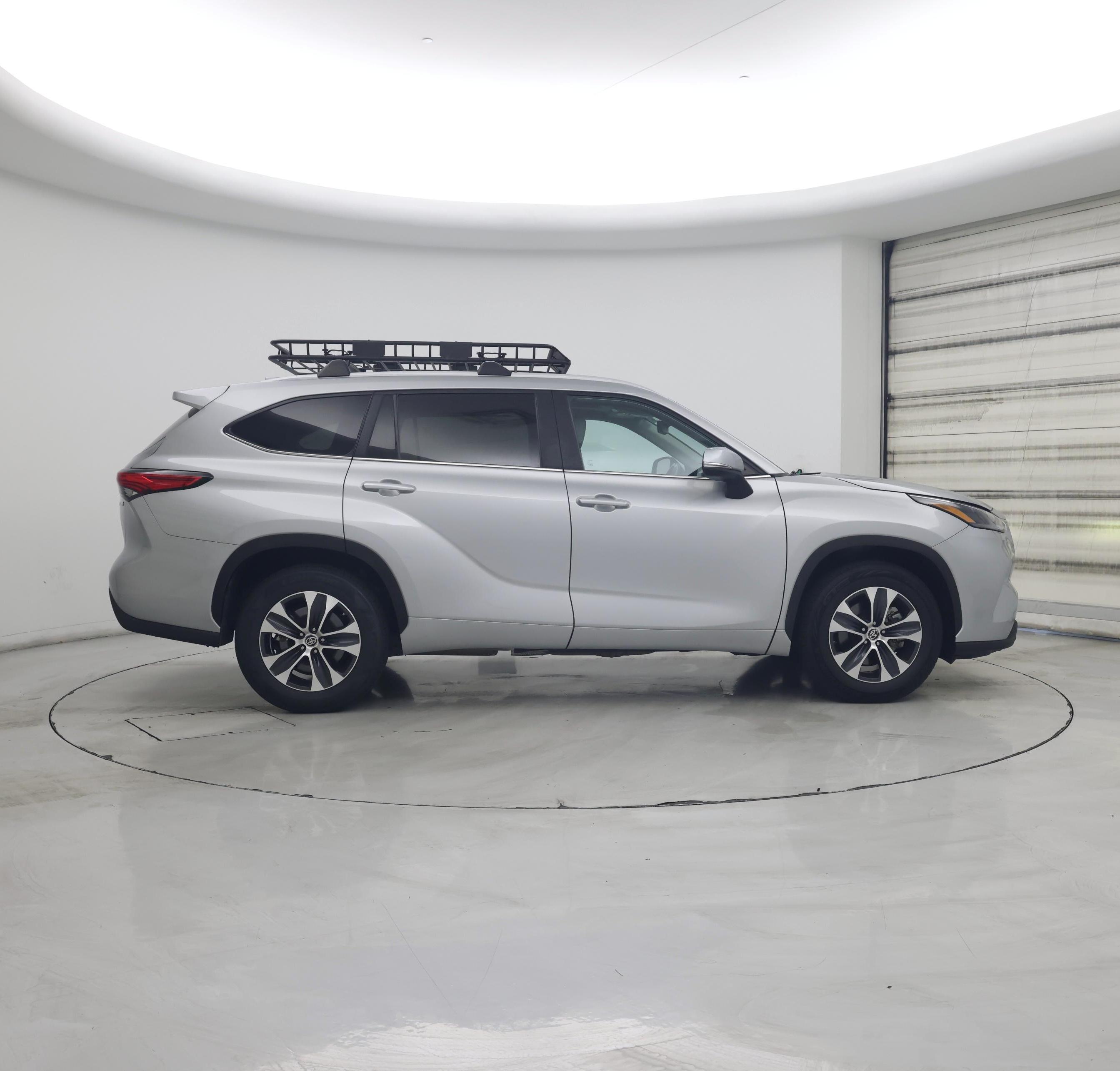 Thumbnail: 2023 Toyota Highlander - 7