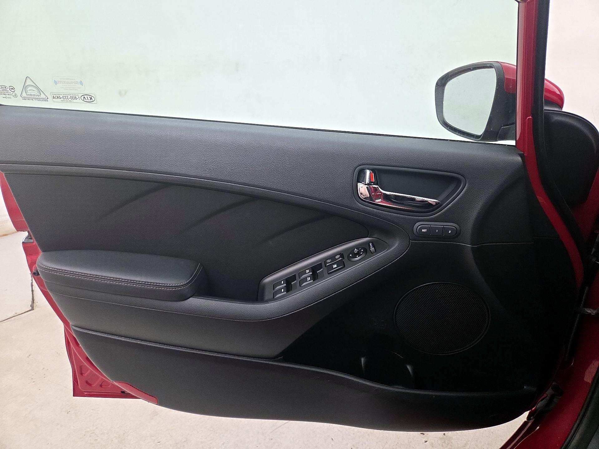Thumbnail: 2015 Kia Forte - 12