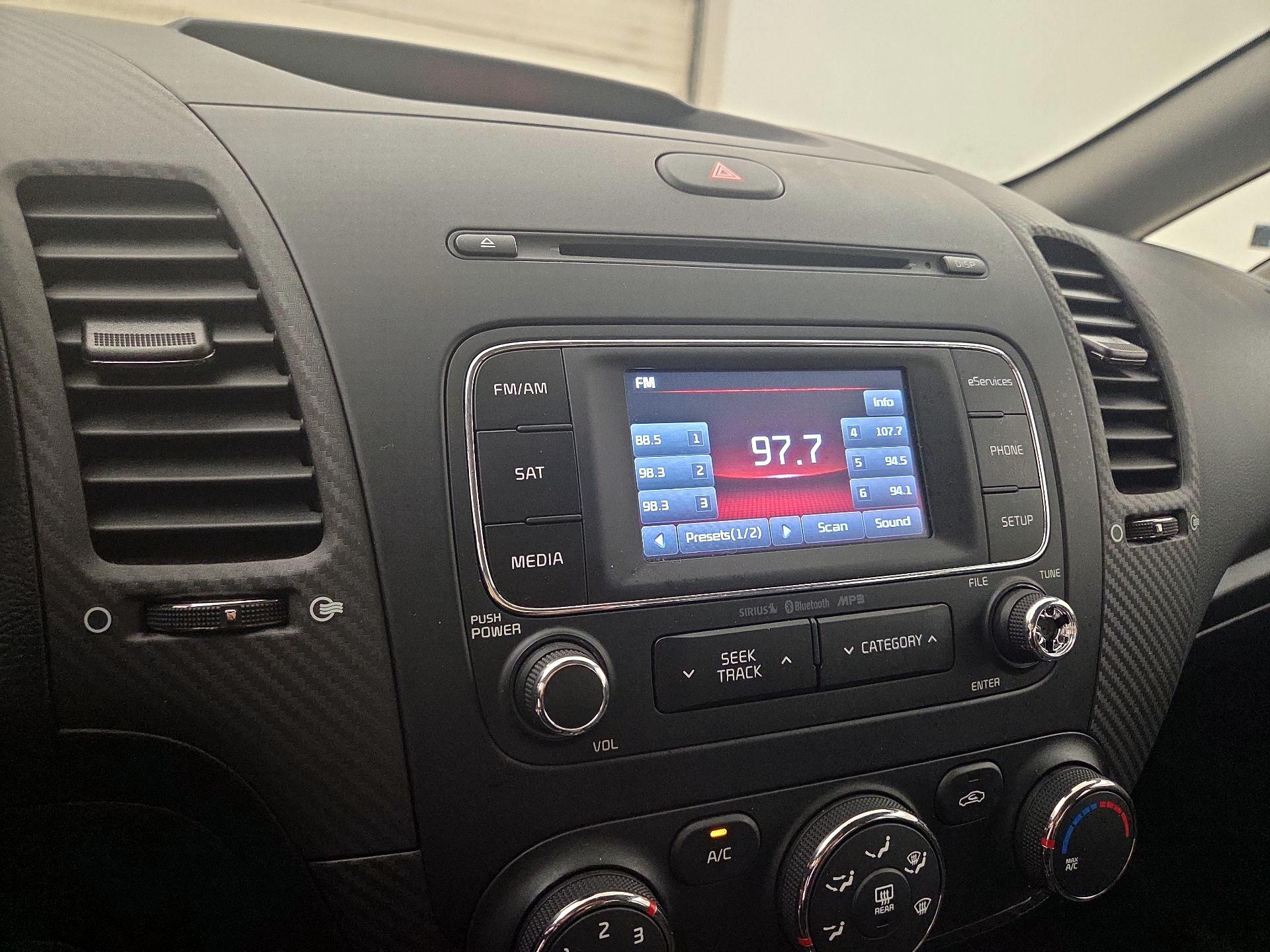Thumbnail: 2015 Kia Forte - 15