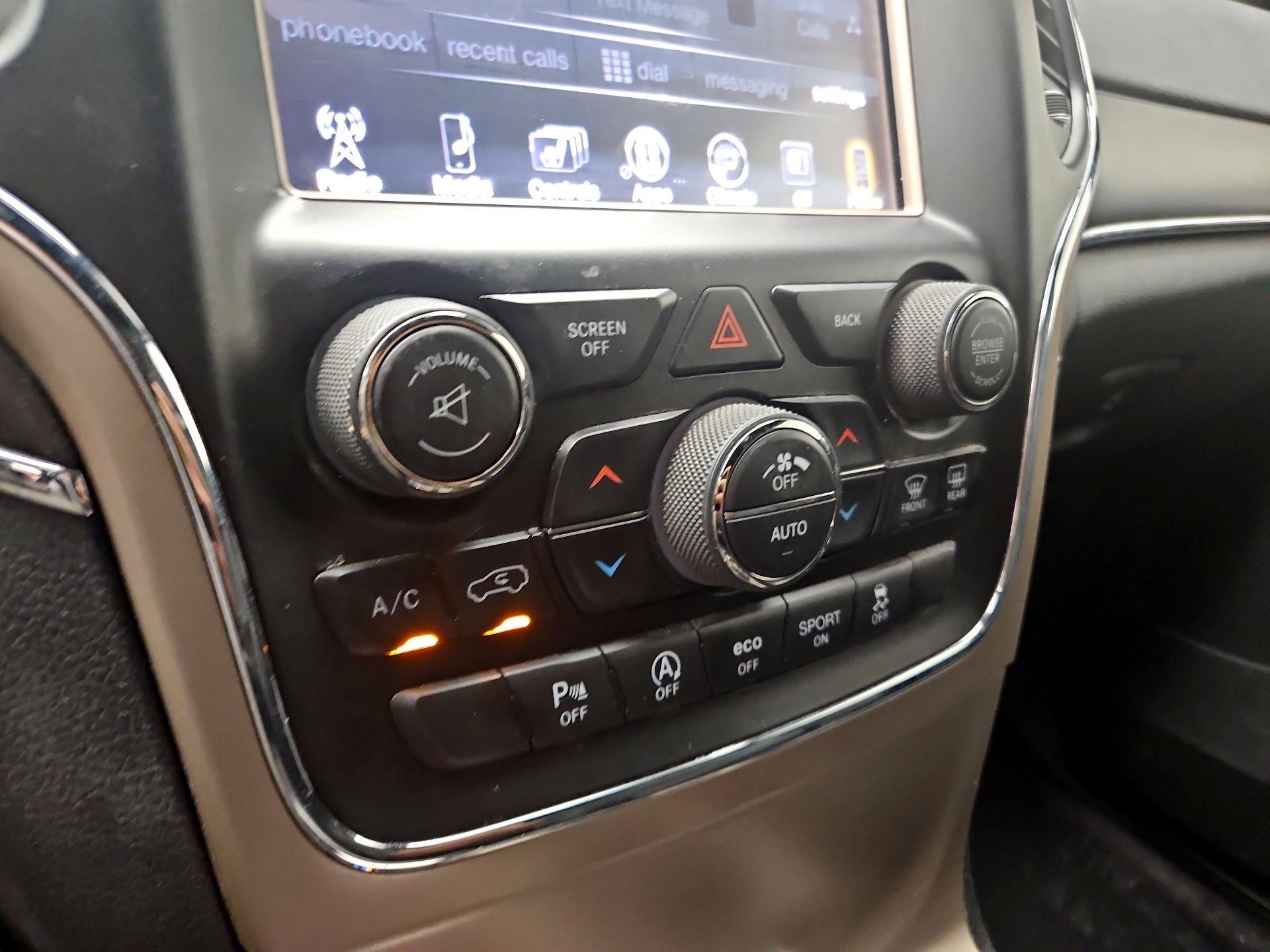 Thumbnail: 2017 Jeep Grand Cherokee - 16