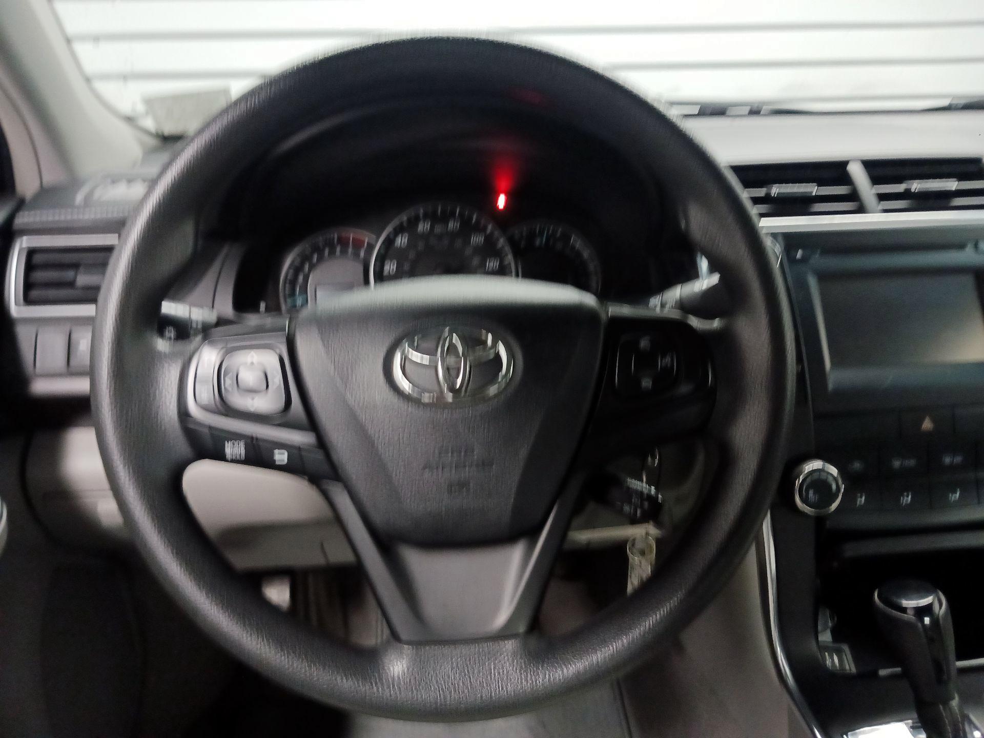 Thumbnail: 2015 Toyota Camry - 10