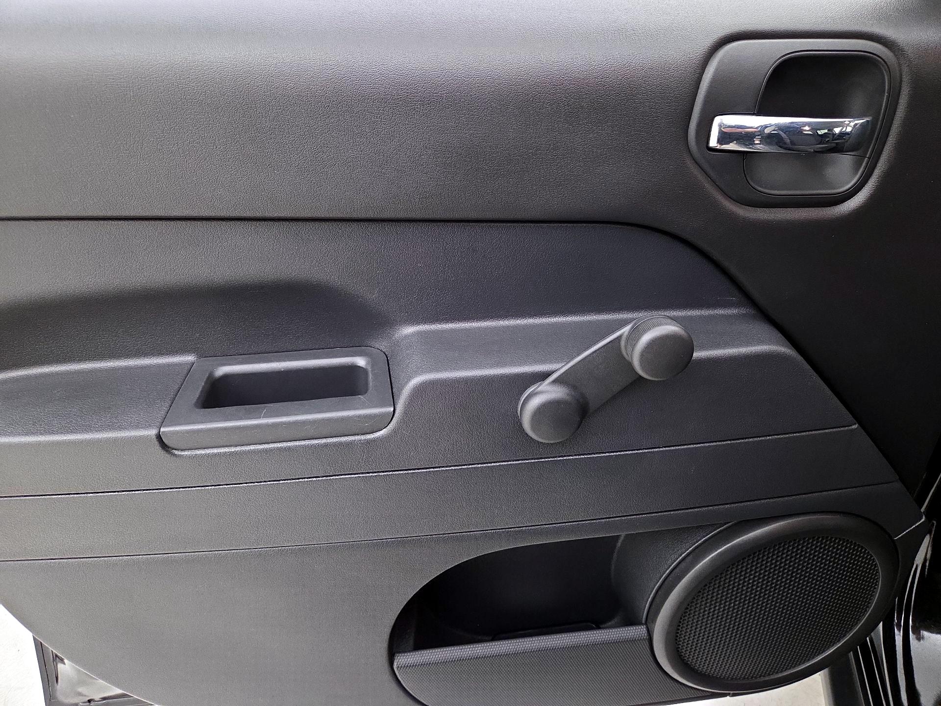 Thumbnail: 2016 Jeep Patriot - 12