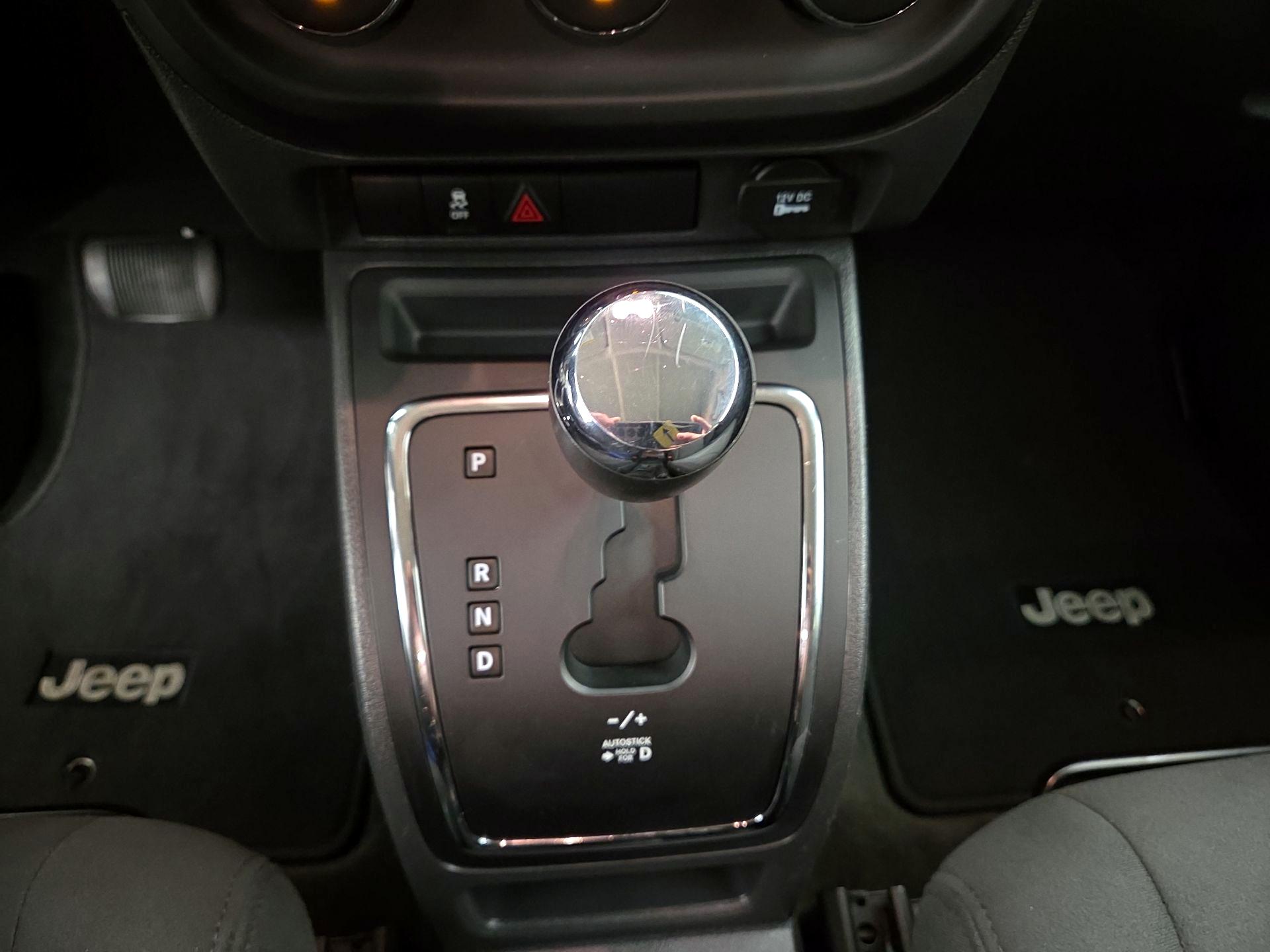 Thumbnail: 2016 Jeep Patriot - 15