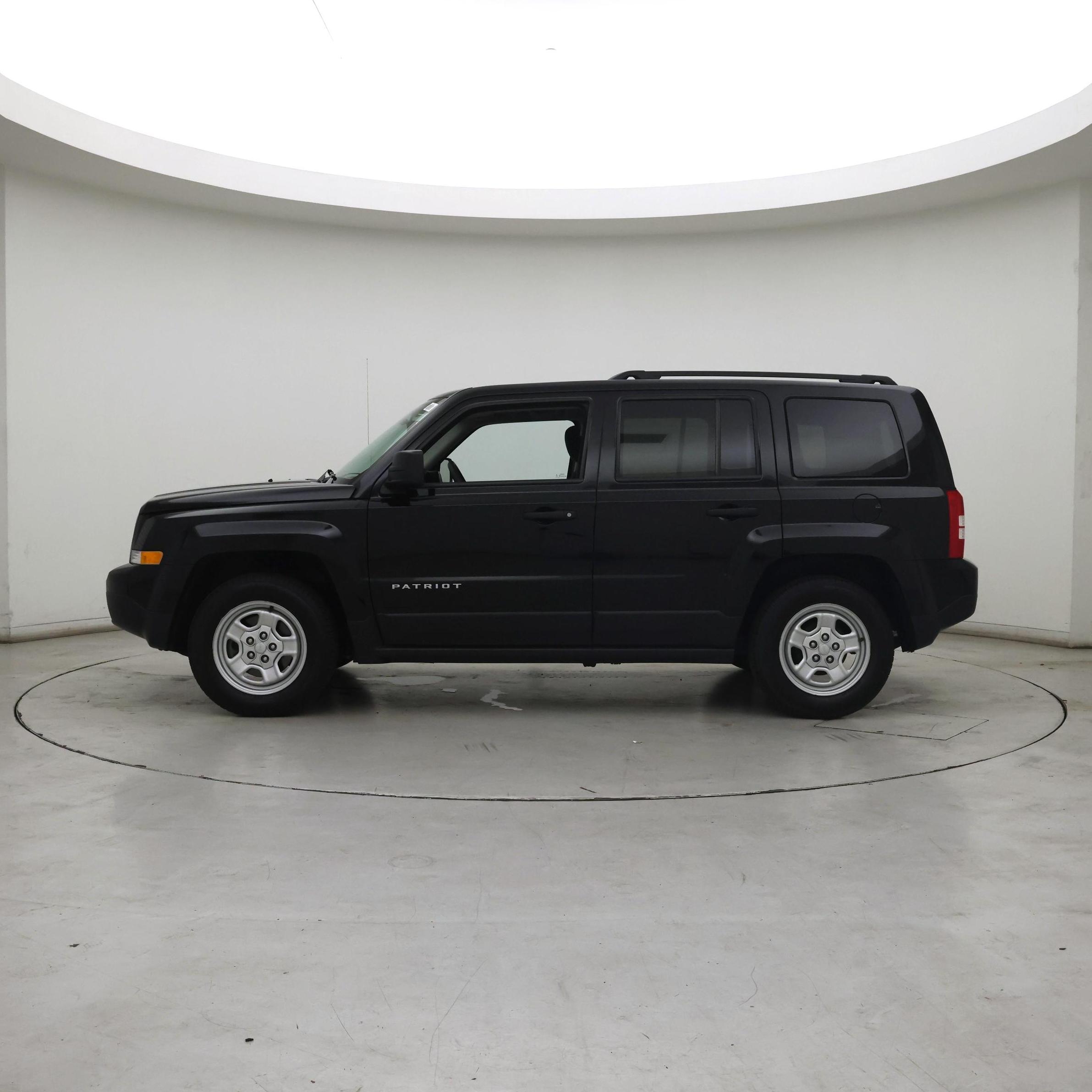 Thumbnail: 2016 Jeep Patriot - 3