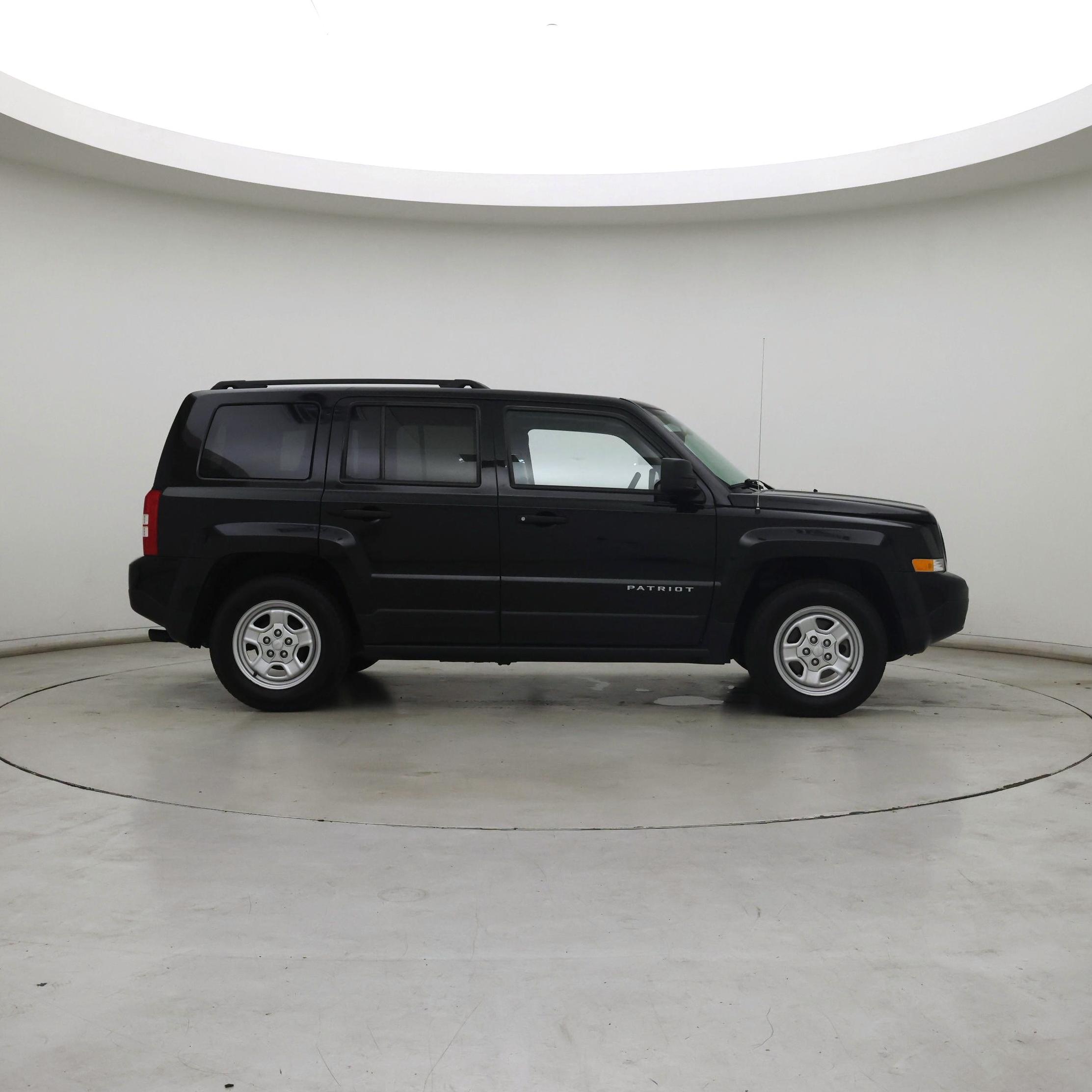 Thumbnail: 2016 Jeep Patriot - 7