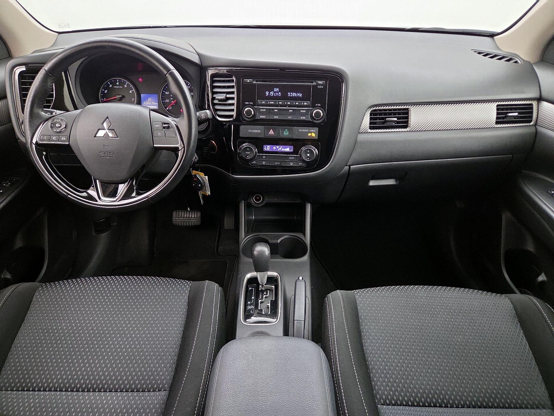 Thumbnail: 2016 Mitsubishi Outlander - 9