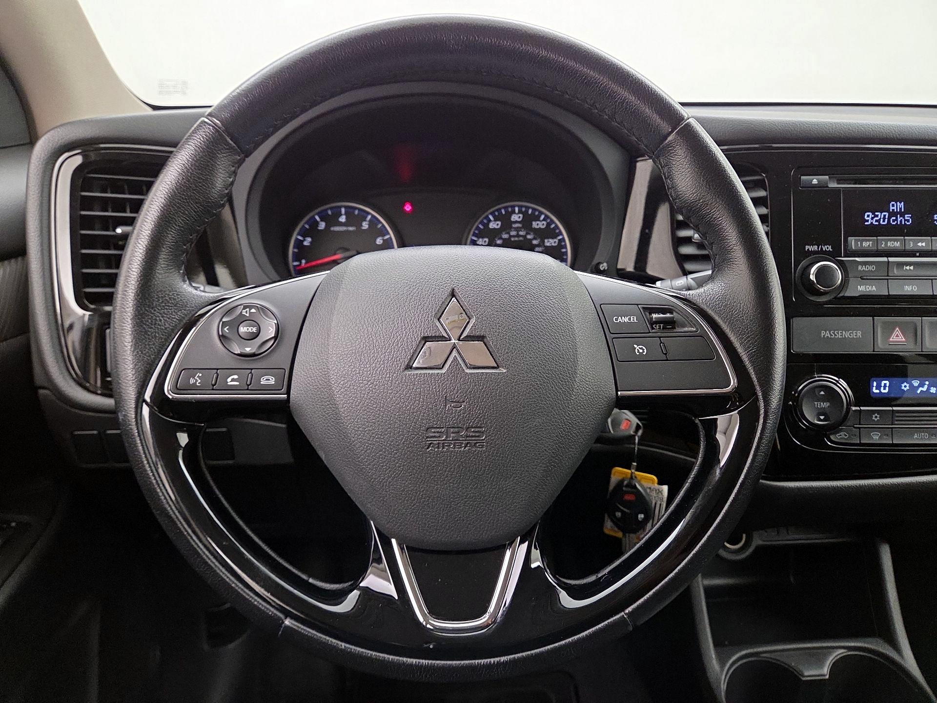 Thumbnail: 2016 Mitsubishi Outlander - 10
