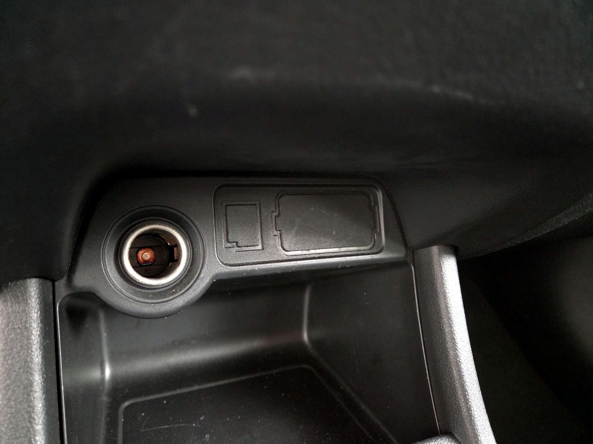 Thumbnail: 2016 Mitsubishi Outlander - 17