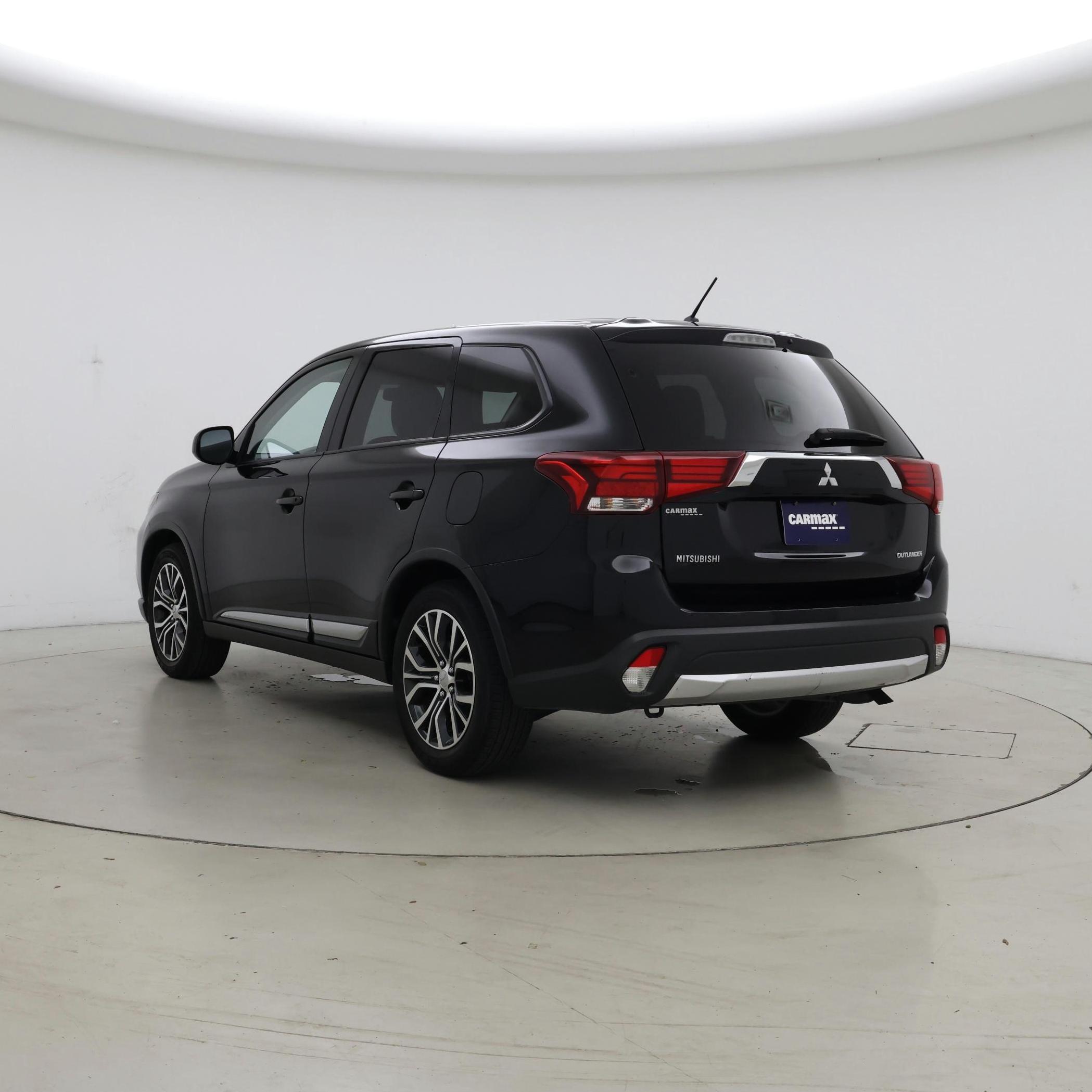 Thumbnail: 2016 Mitsubishi Outlander - 2