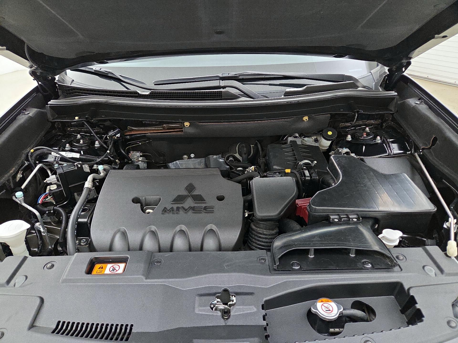 Thumbnail: 2016 Mitsubishi Outlander - 19