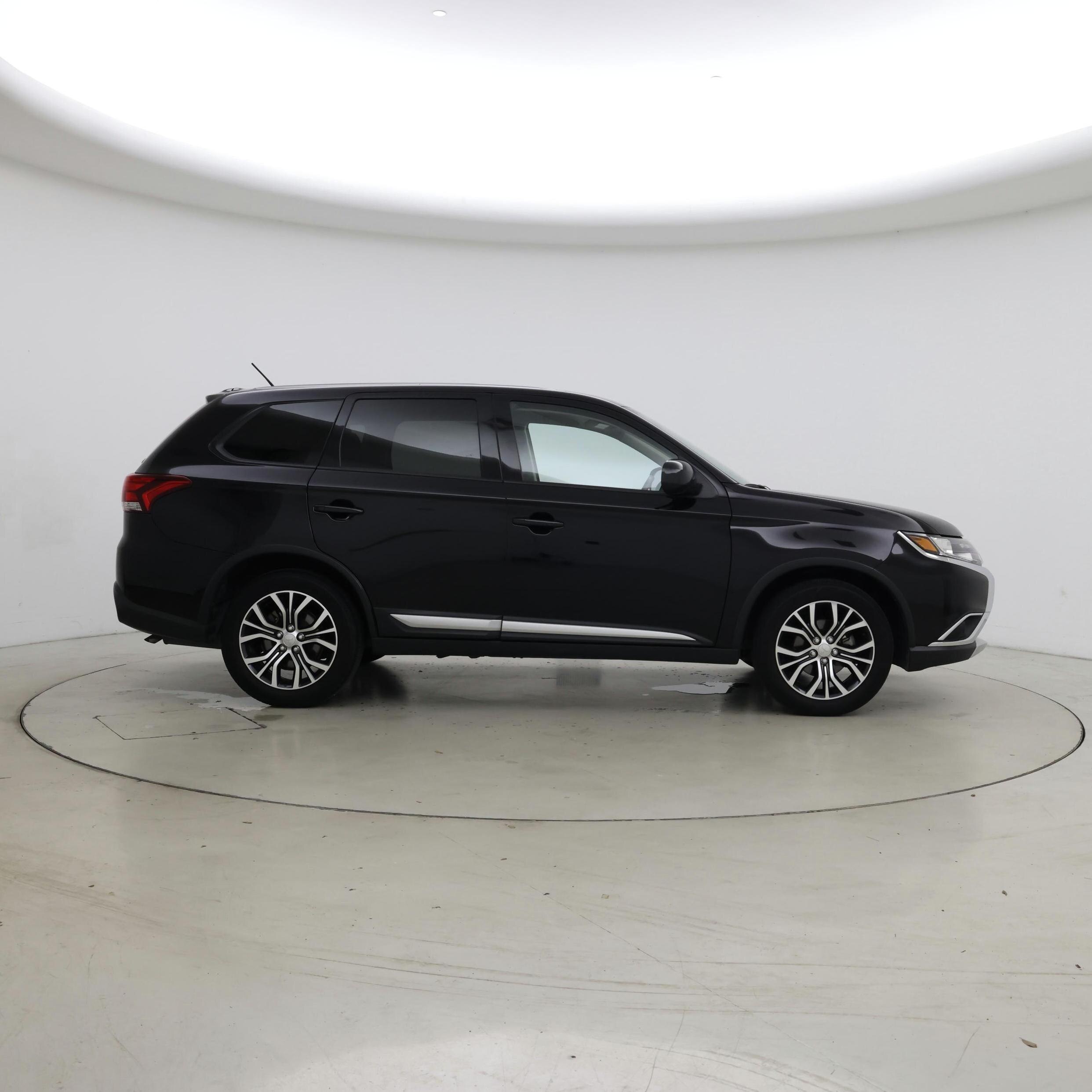 Thumbnail: 2016 Mitsubishi Outlander - 7