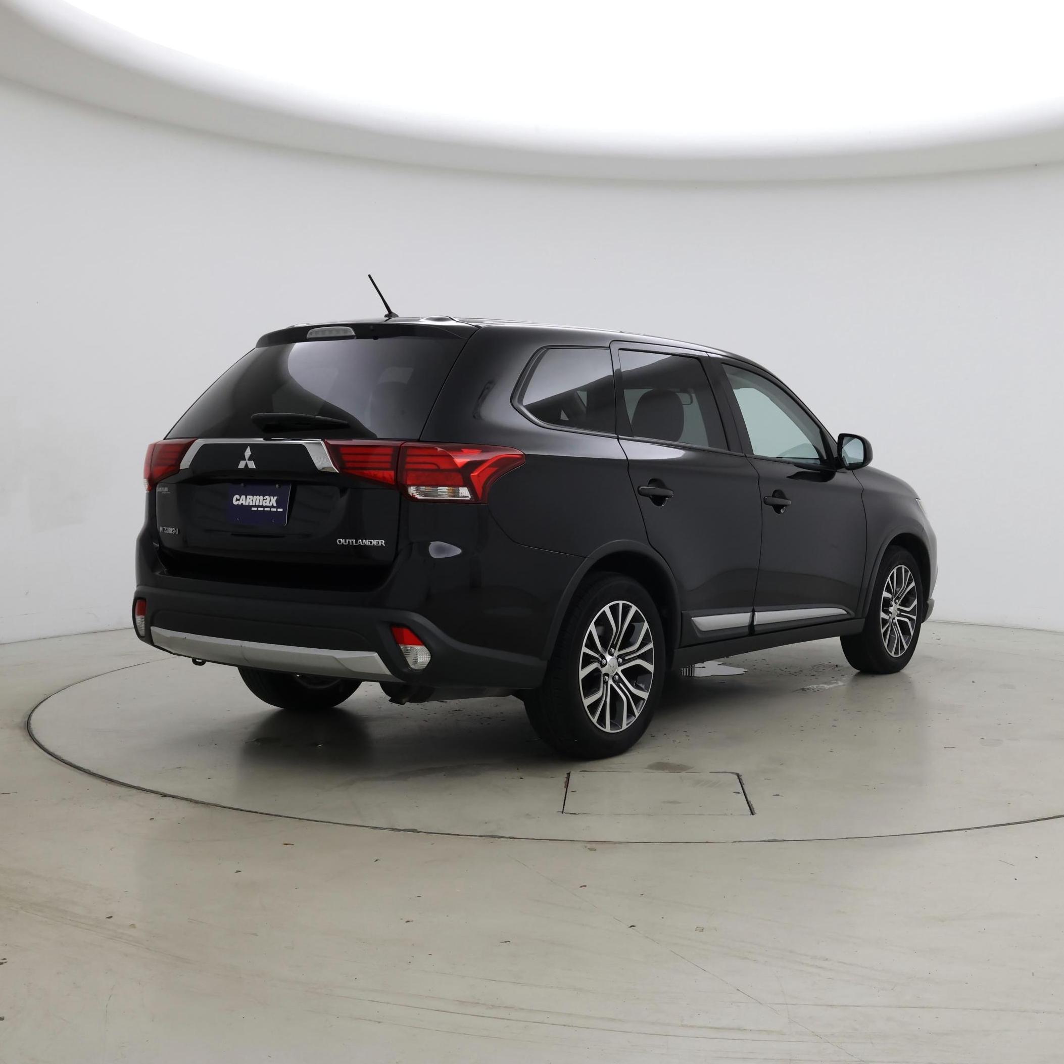 Thumbnail: 2016 Mitsubishi Outlander - 8
