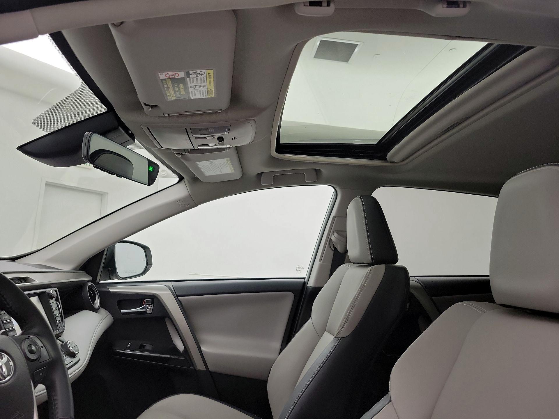 Thumbnail: 2018 Toyota RAV4 - 20