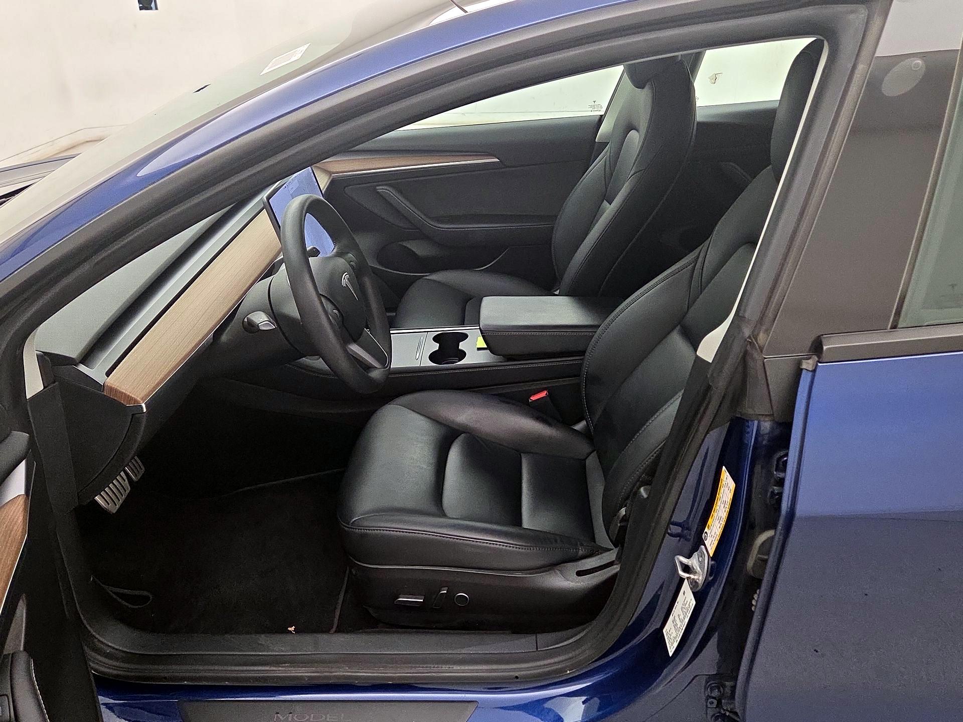 Thumbnail: 2022 Tesla Model 3 - 11