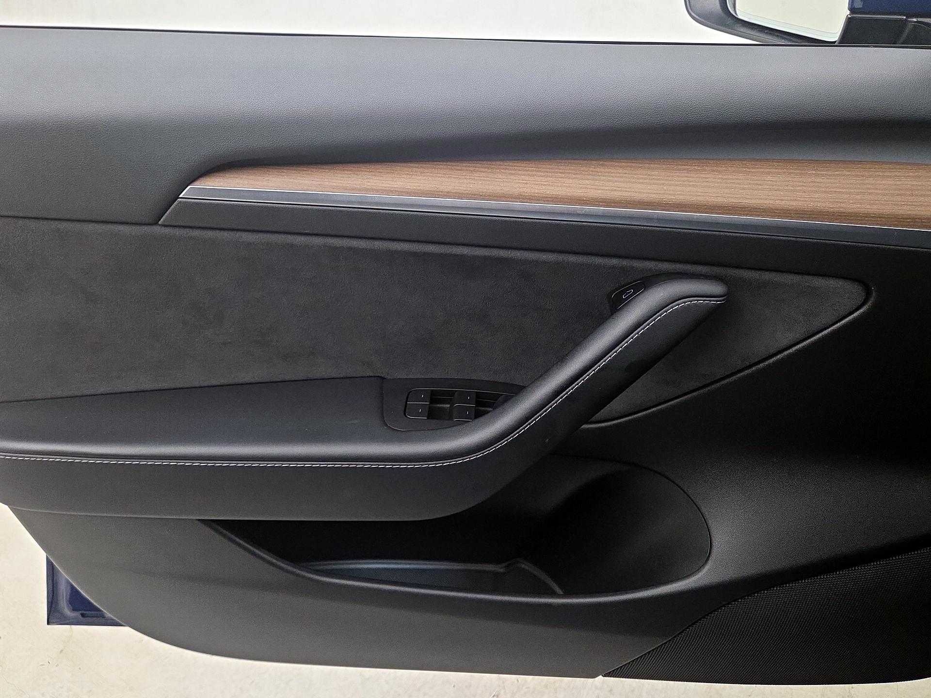 Thumbnail: 2022 Tesla Model 3 - 12