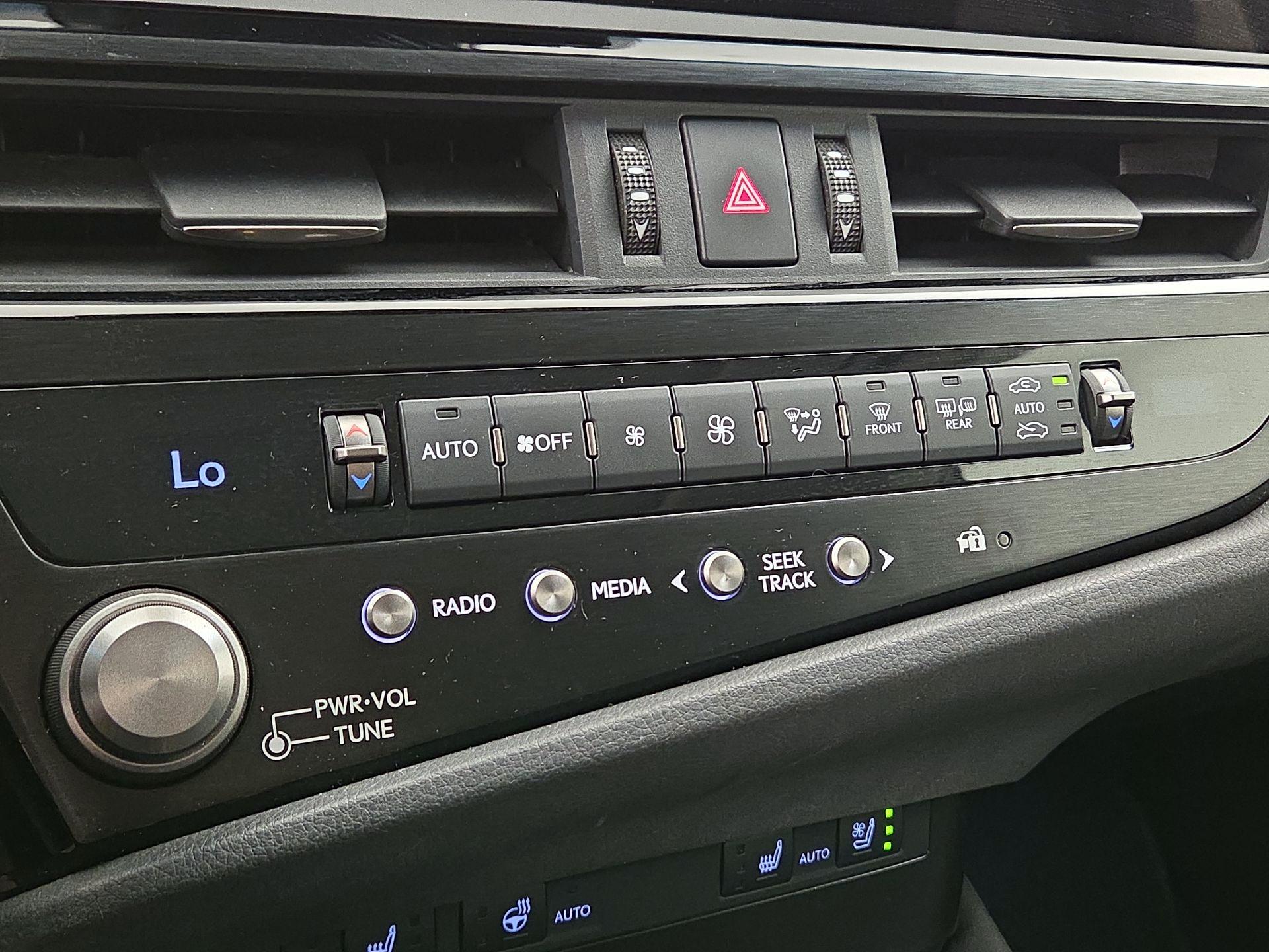Thumbnail: 2024 Lexus ES - 16