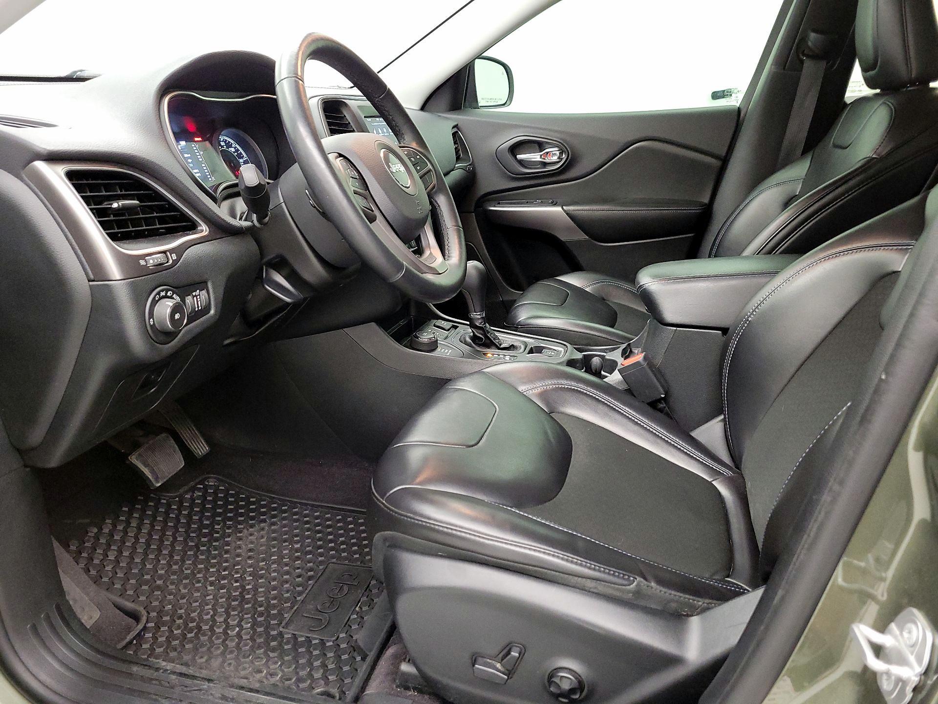 Thumbnail: 2019 Jeep Cherokee - 11